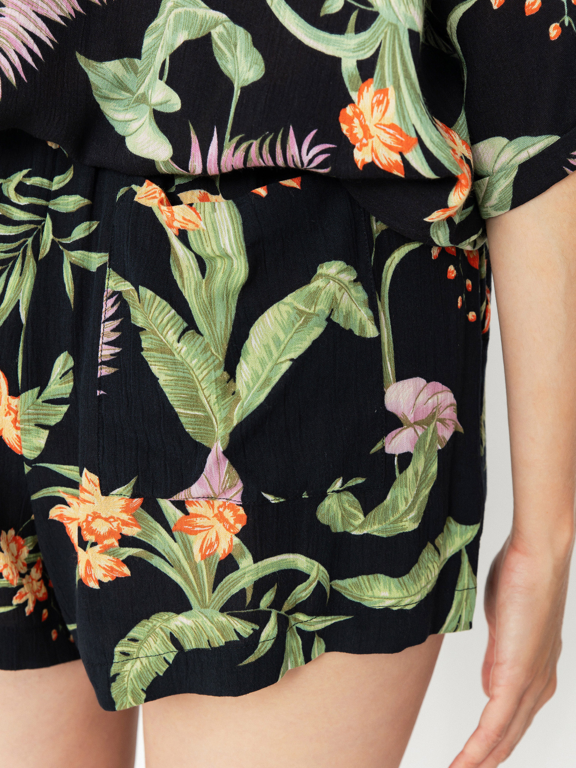 Pantaloni scurți Roxy Lekeitio Break High Printed Cr Wmn (anthracite island escape)