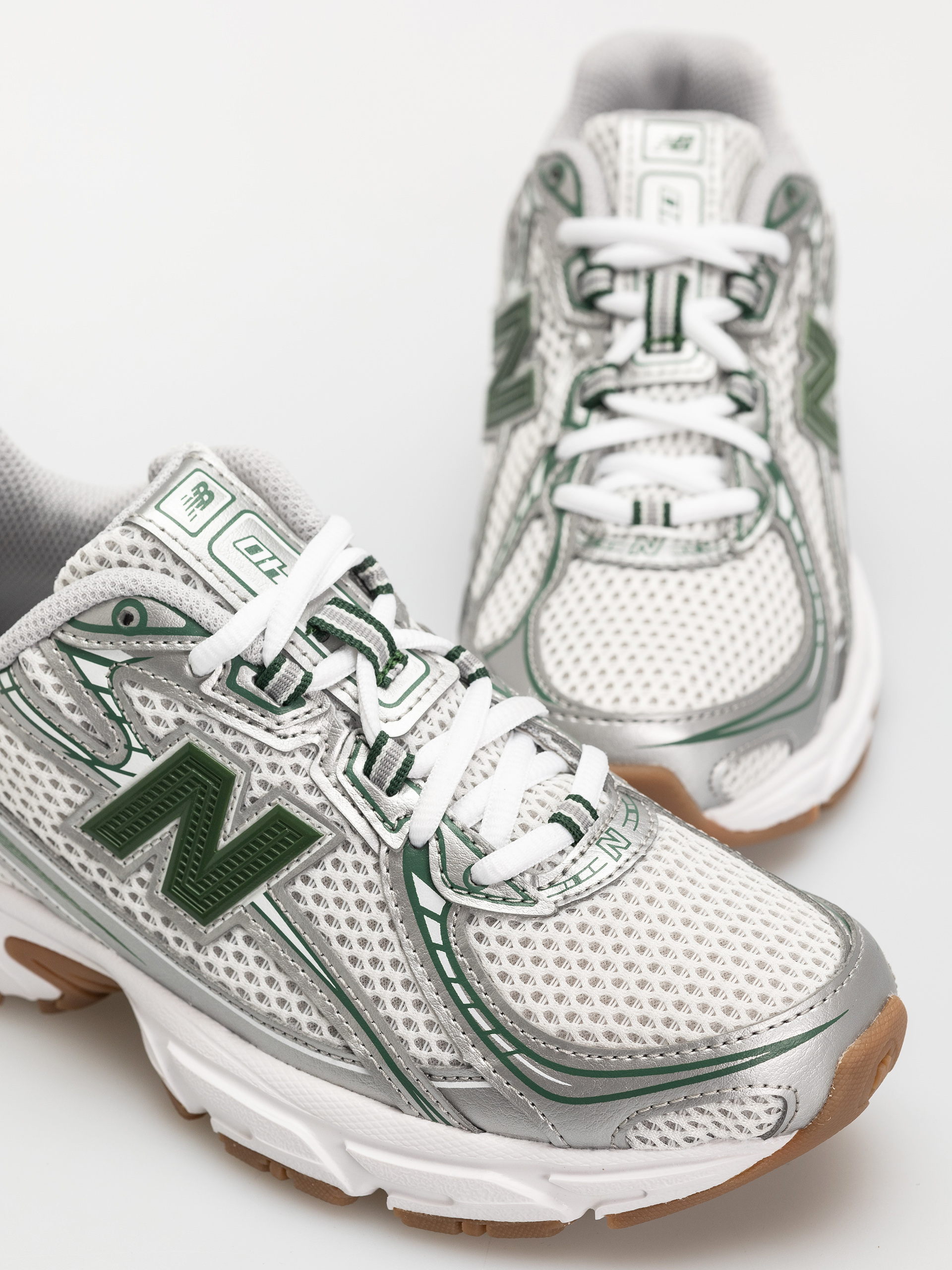 Pantofi New Balance 740 JR (silver metallic)
