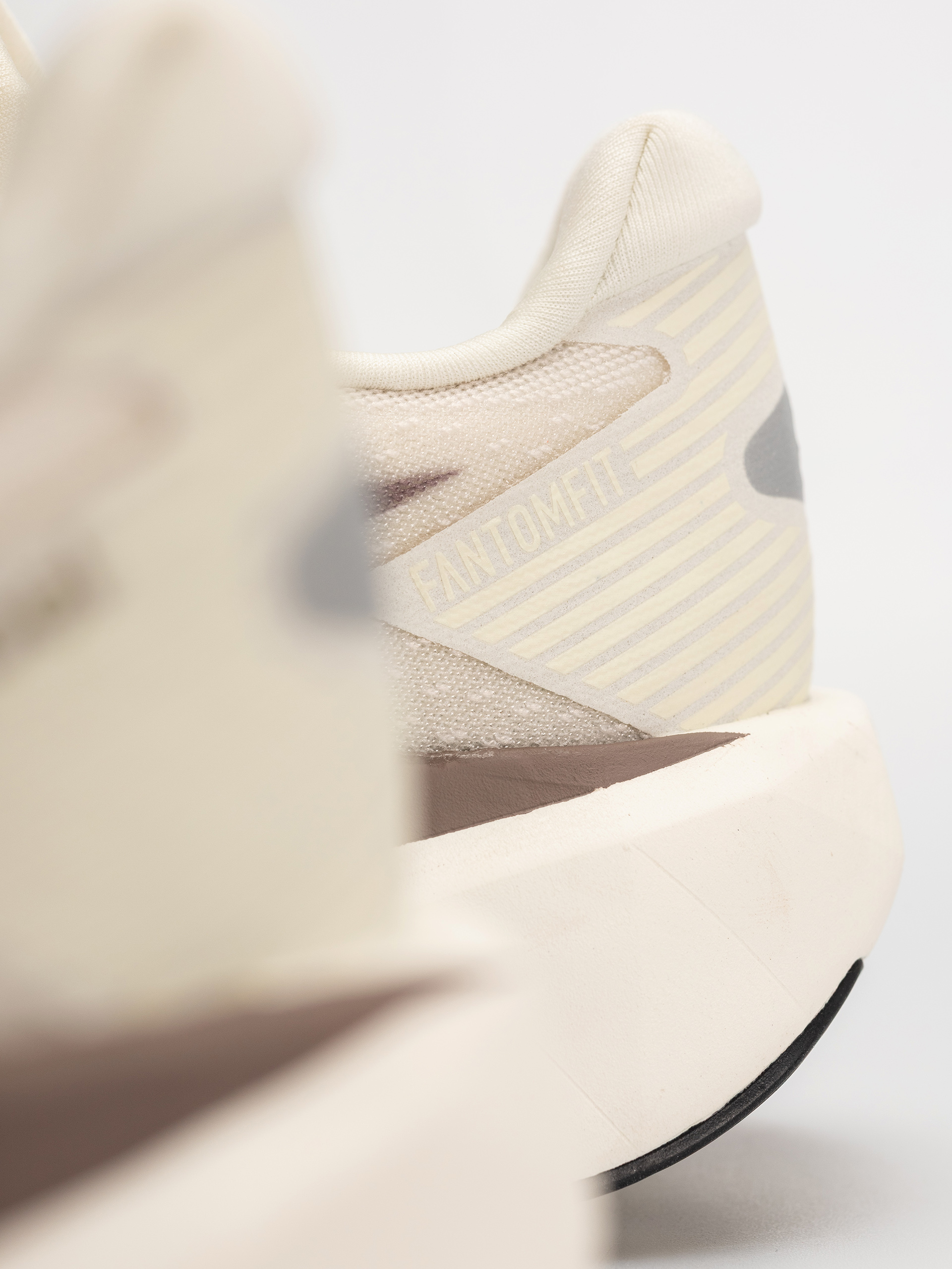 Pantofi New Balance Fuelcell Rebel V5 (angora)