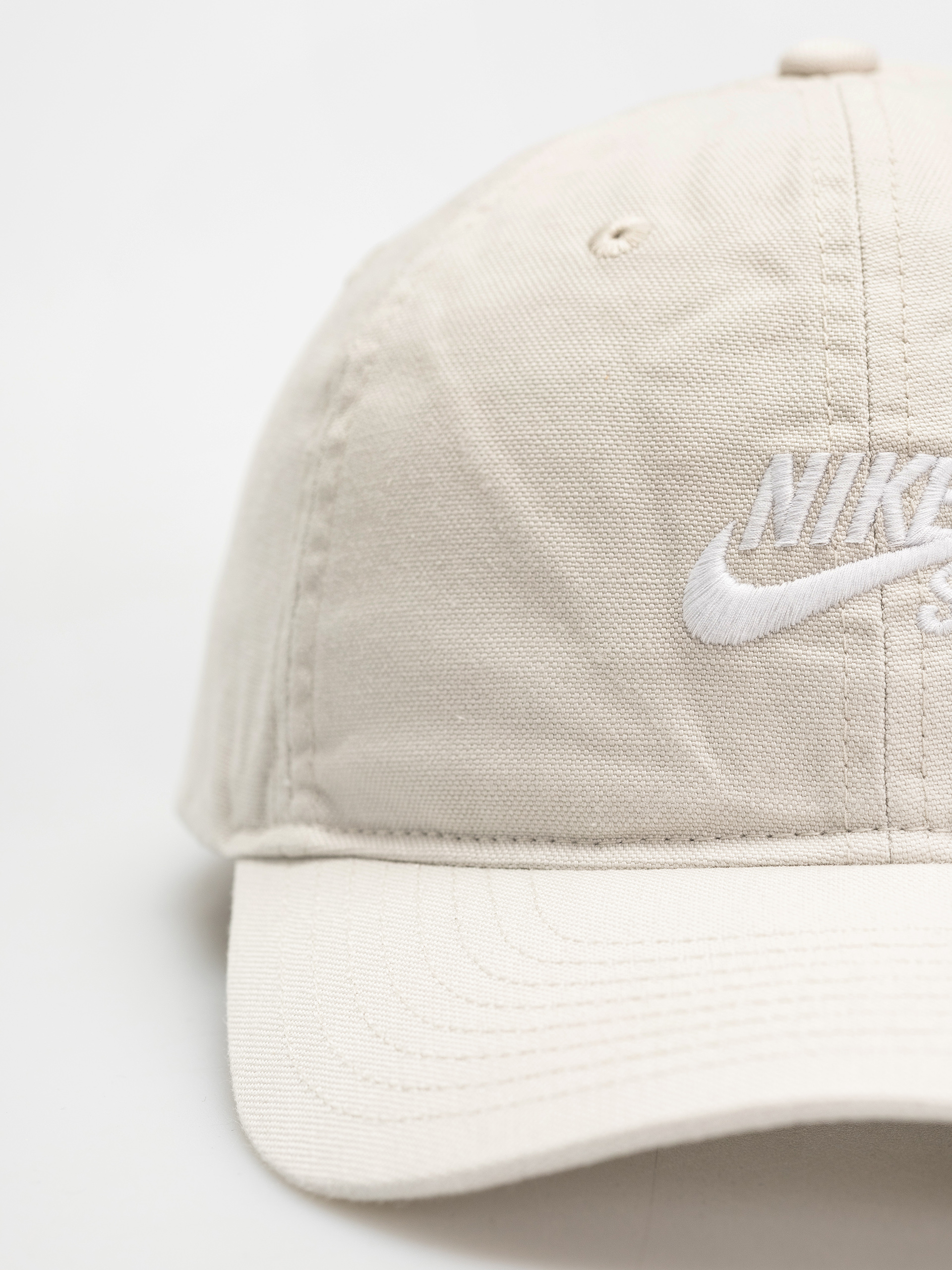 Șapcă Nike SB Club (light bone/white)