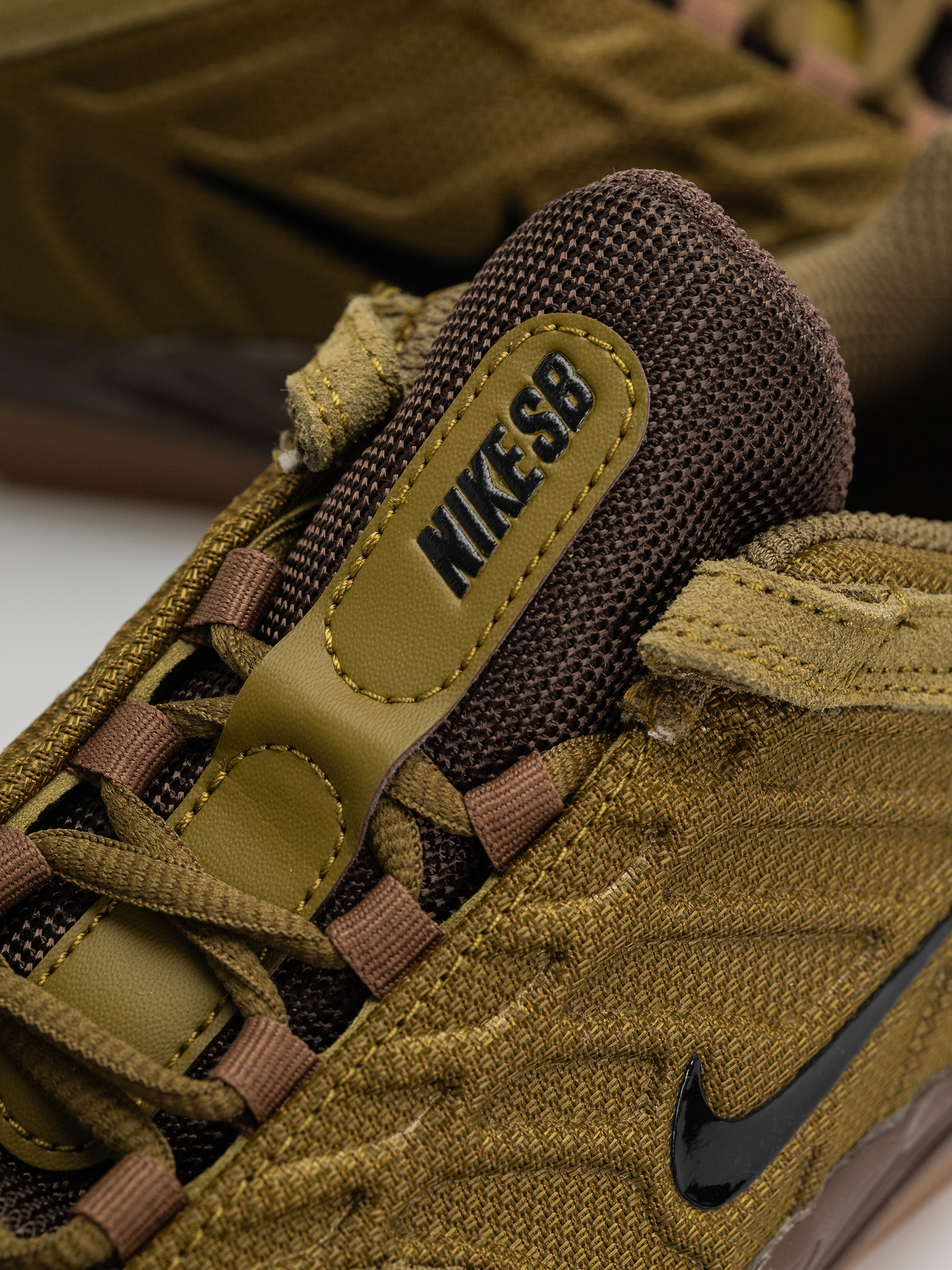 Pantofi Nike SB Vertebrae (olive flak/black baroque brown)