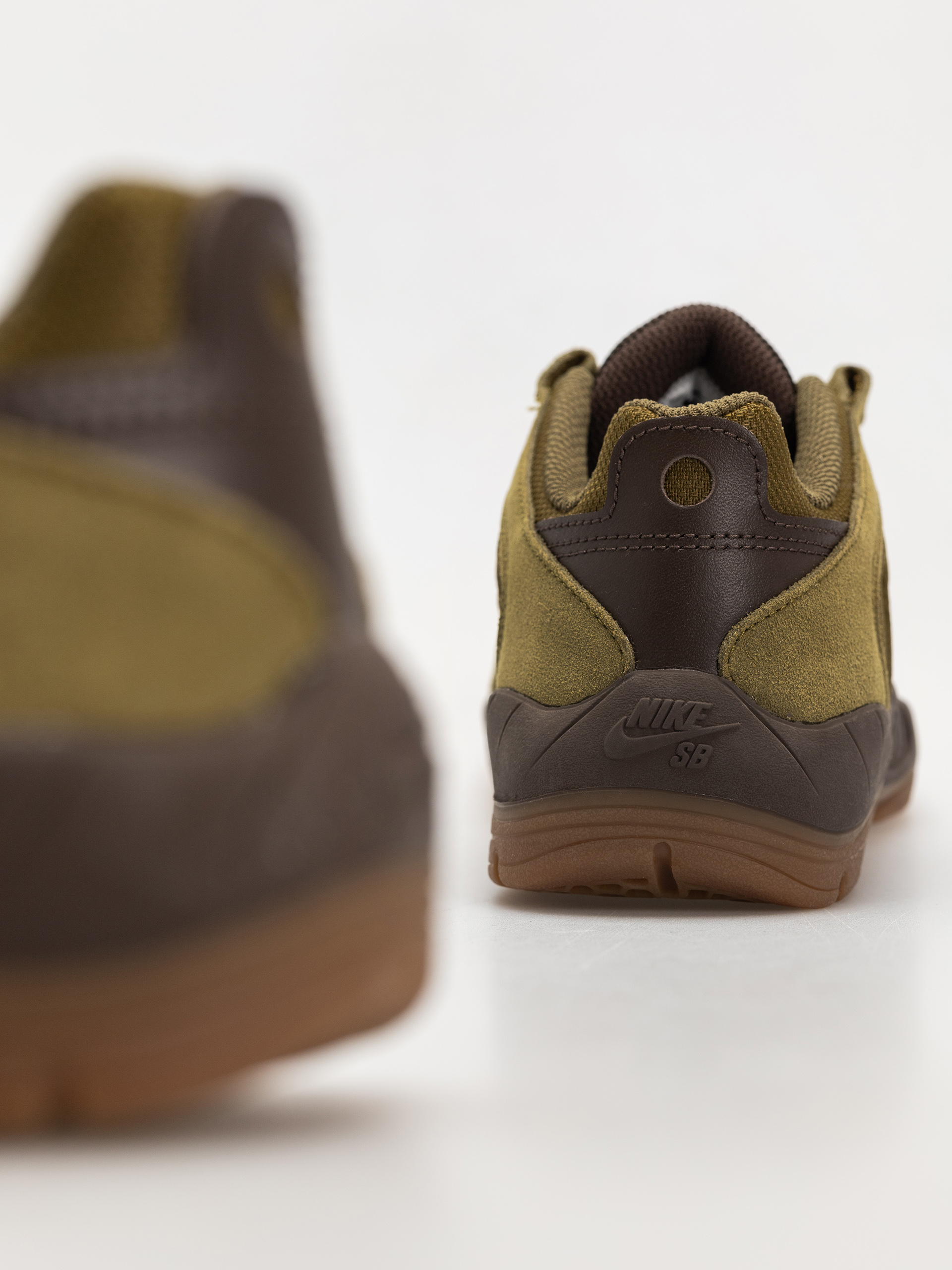 Pantofi Nike SB Vertebrae (olive flak/black baroque brown)