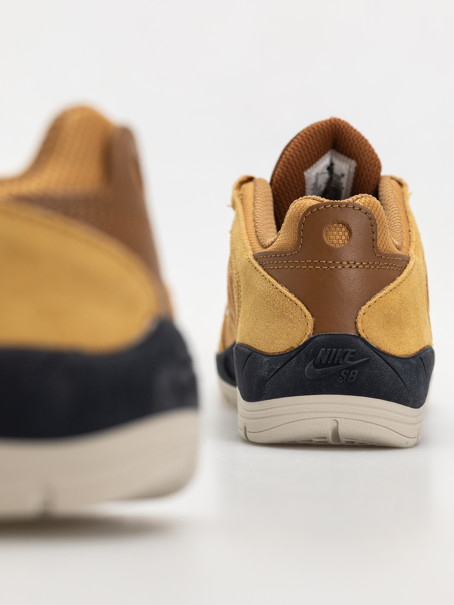 Pantofi Nike SB Vertebrae (wheat/black lt british tan obsidian)