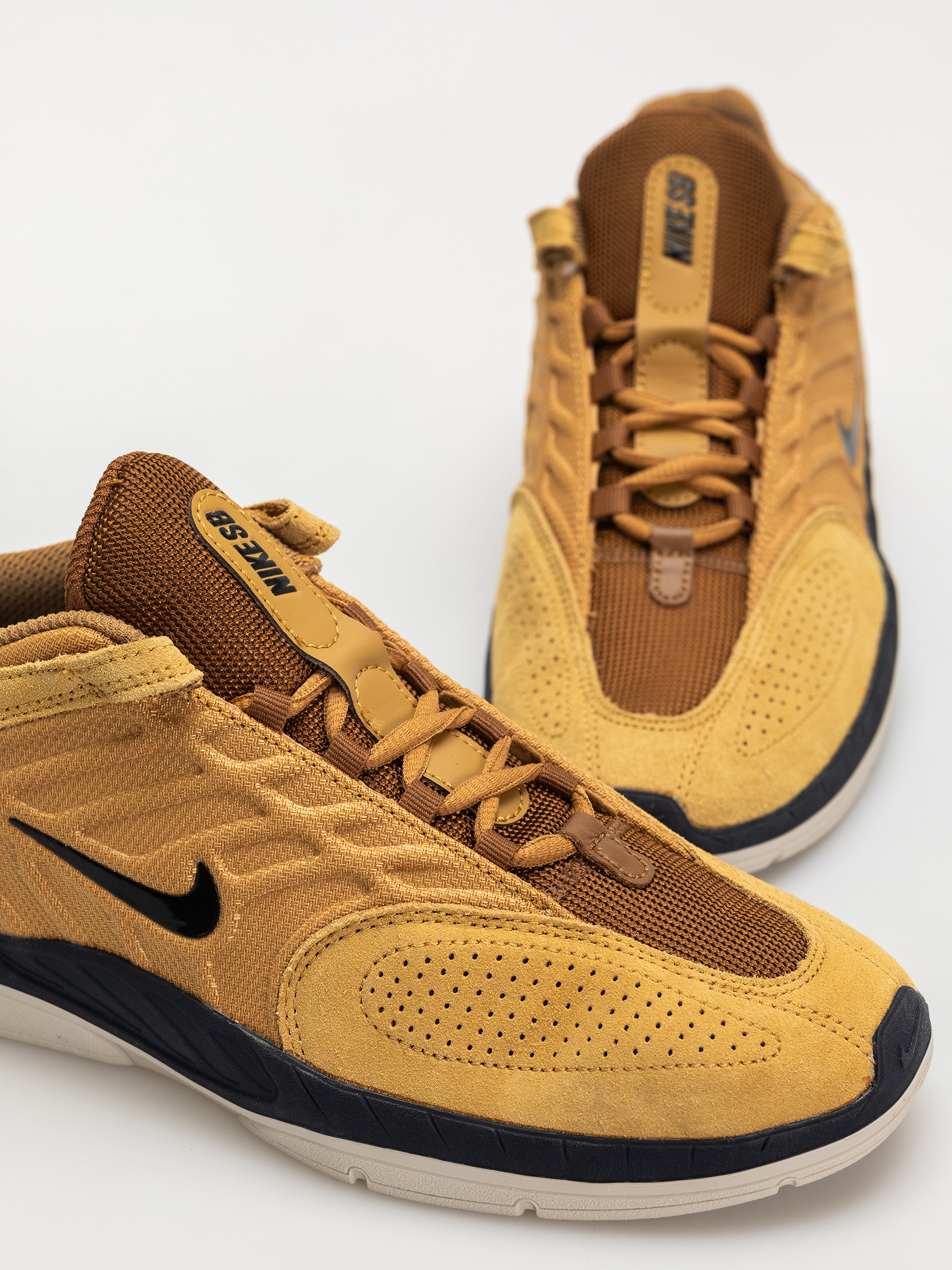 Pantofi Nike SB Vertebrae (wheat/black lt british tan obsidian)