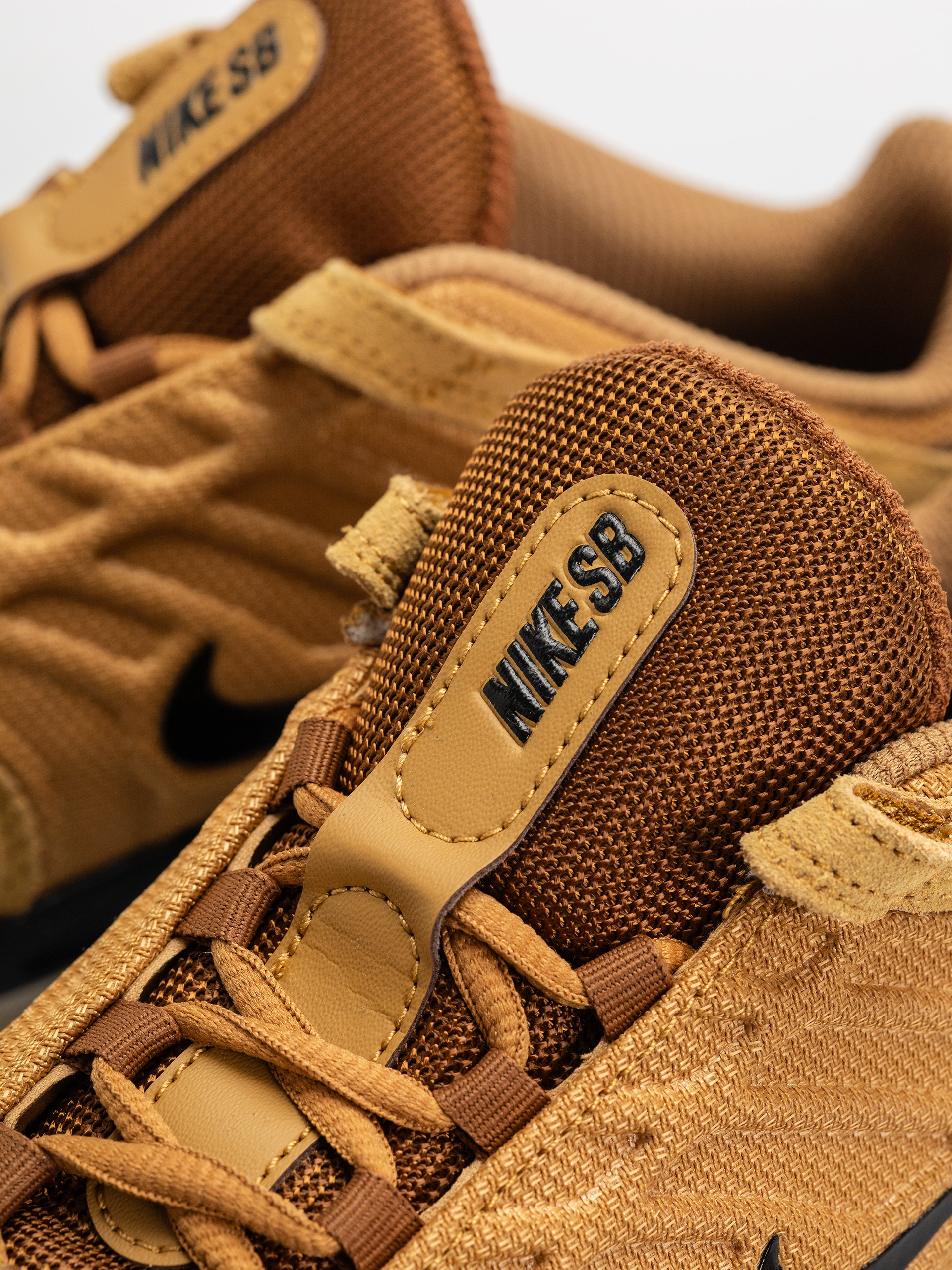 Pantofi Nike SB Vertebrae (wheat/black lt british tan obsidian)