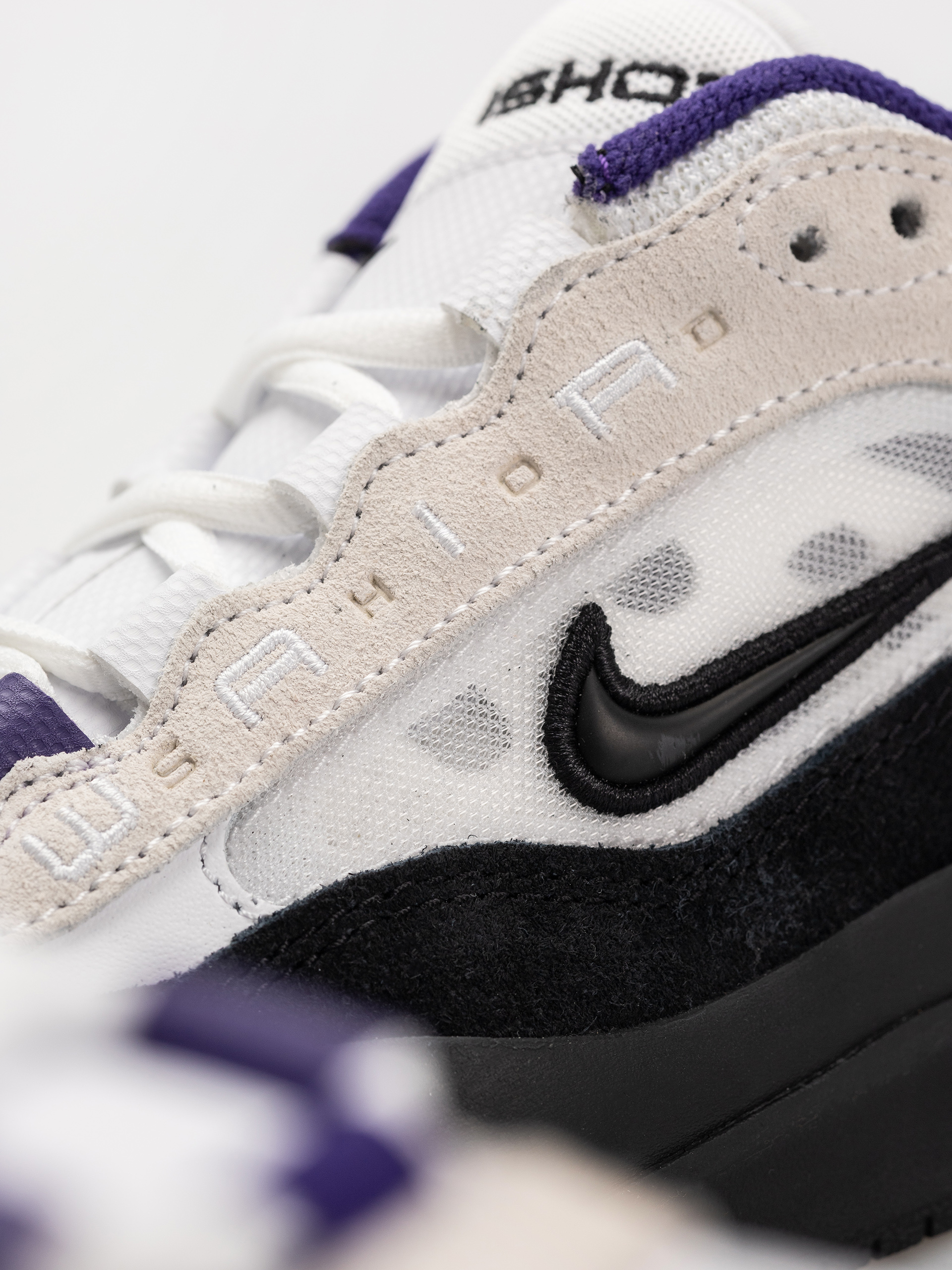 Pantofi Nike SB Air Max Ishod (white/black court purple black)