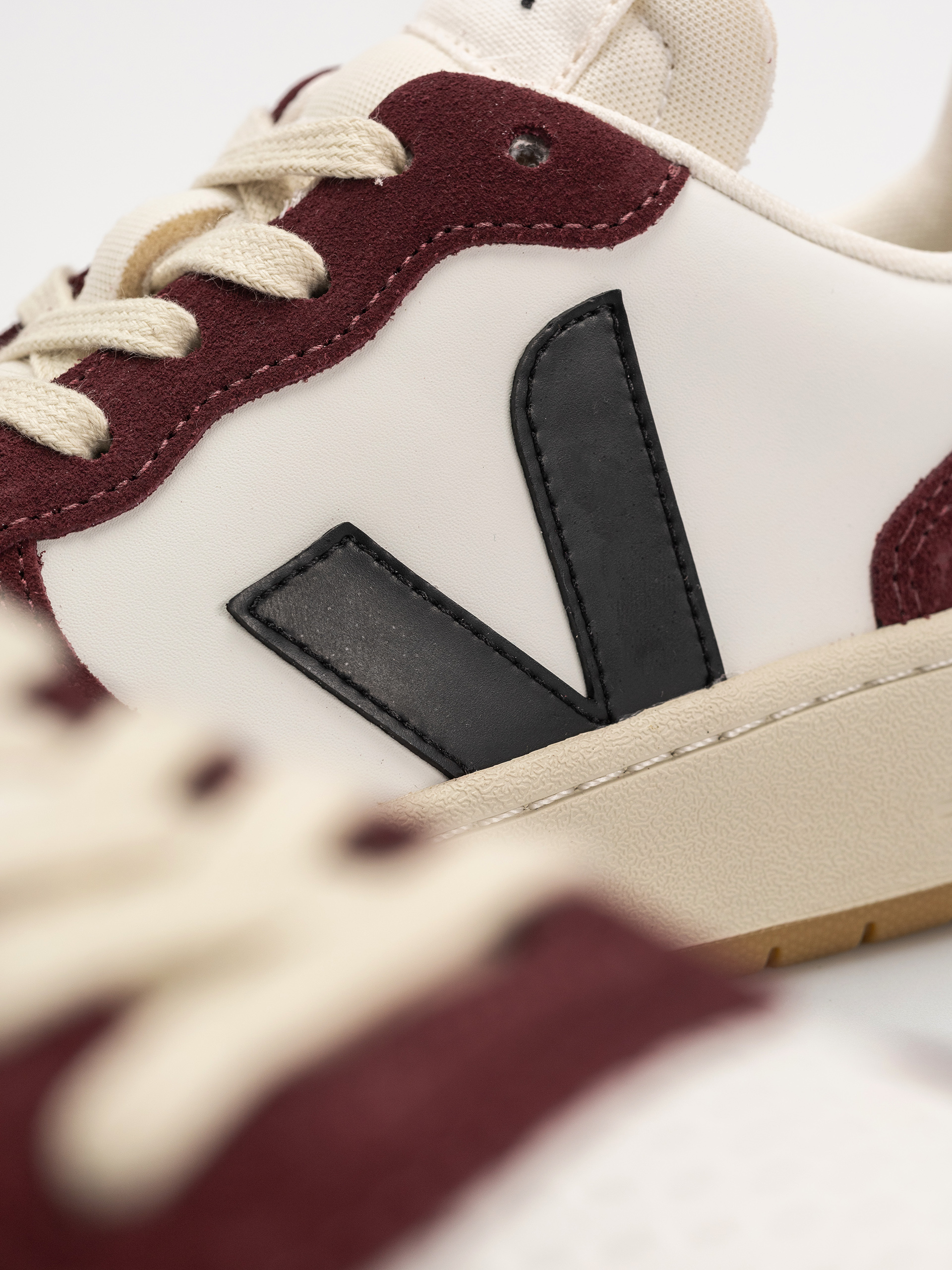 Pantofi Veja V-10 Wmn (white black amarante)