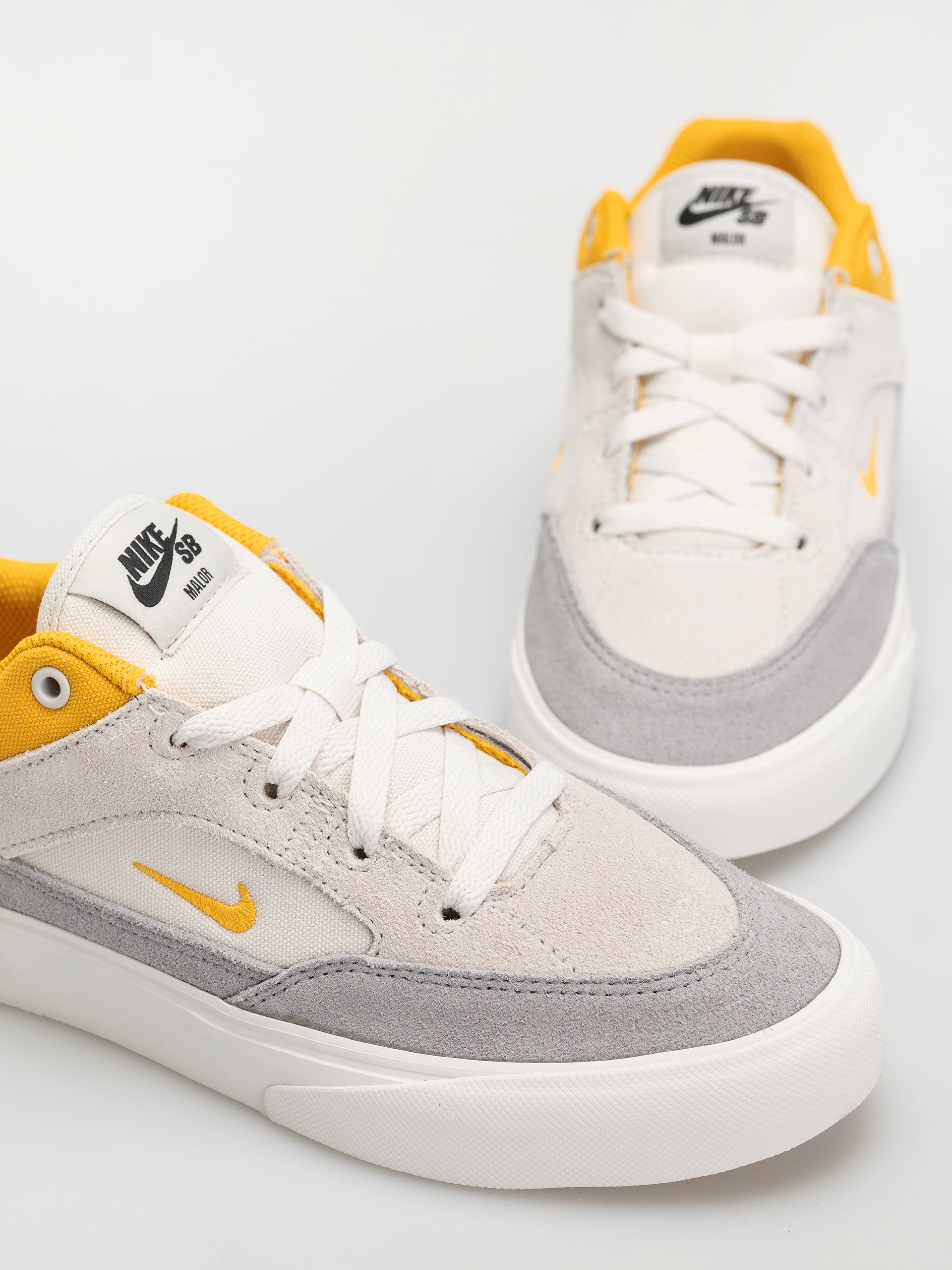 Pantofi Nike SB Malor JR (platinum tint/university gold wolf grey)
