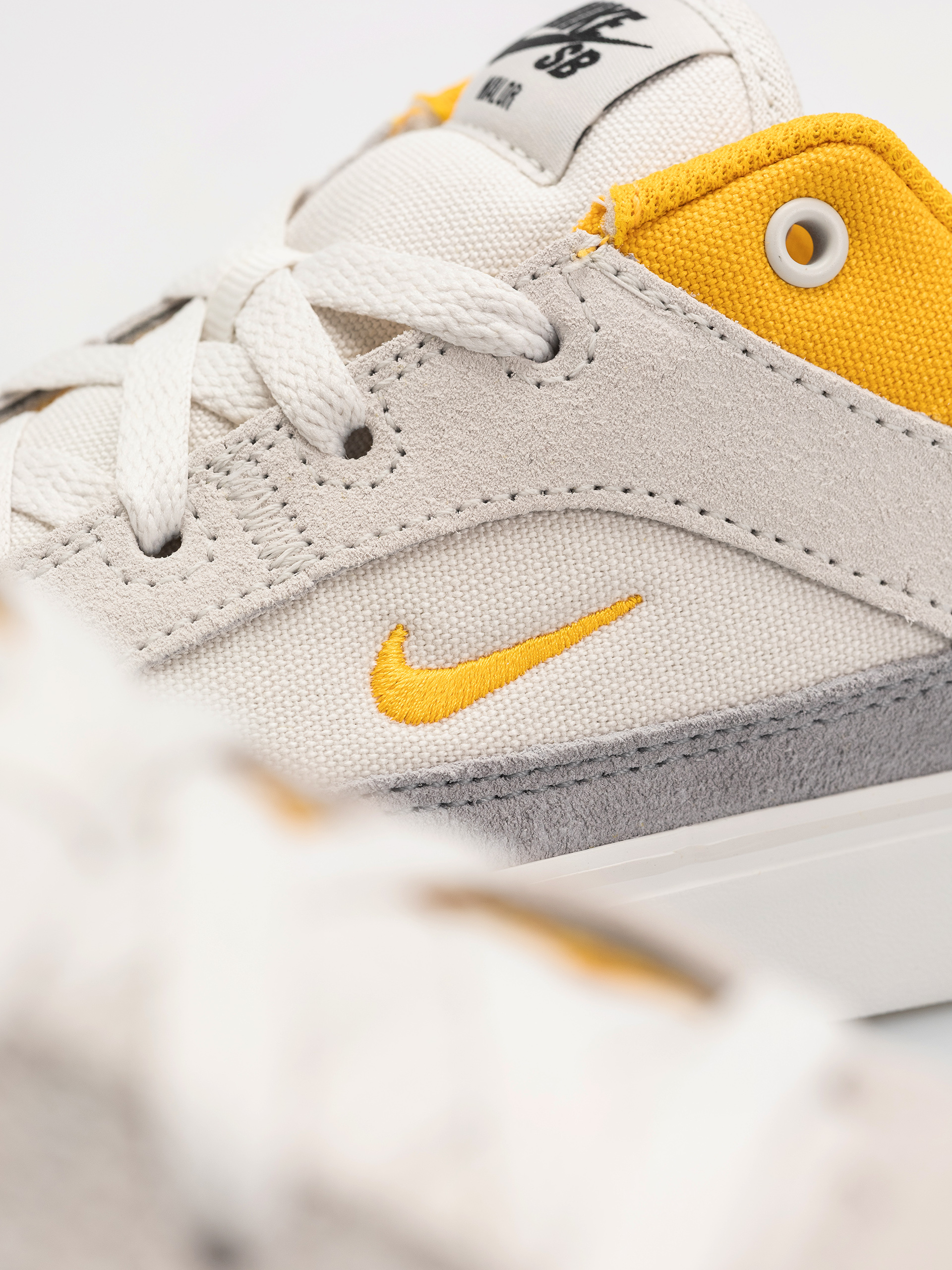 Pantofi Nike SB Malor JR (platinum tint/university gold wolf grey)