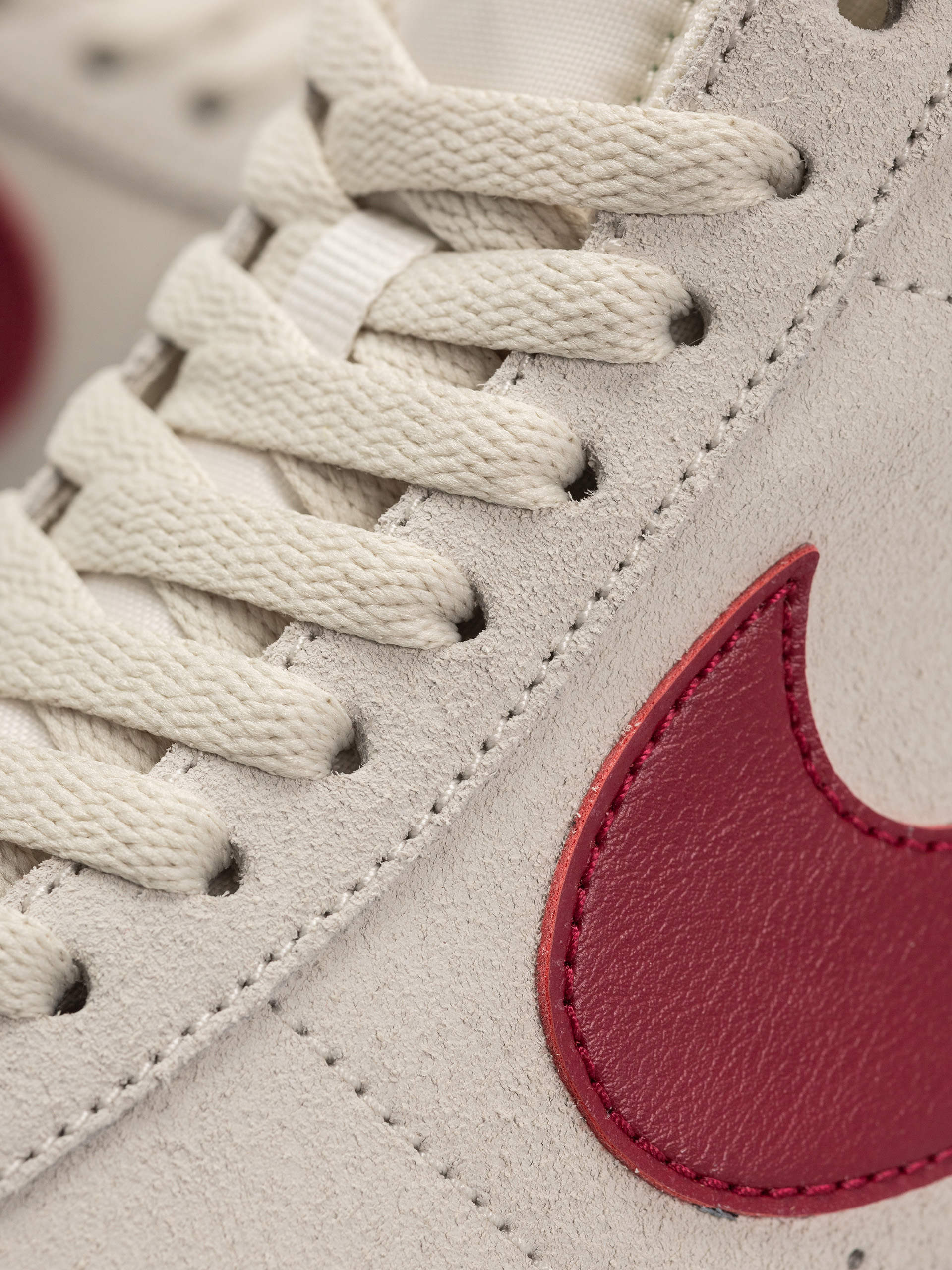 Pantofi Nike SB Zoom Blazer Mid (pale ivory/noble red silt red white)