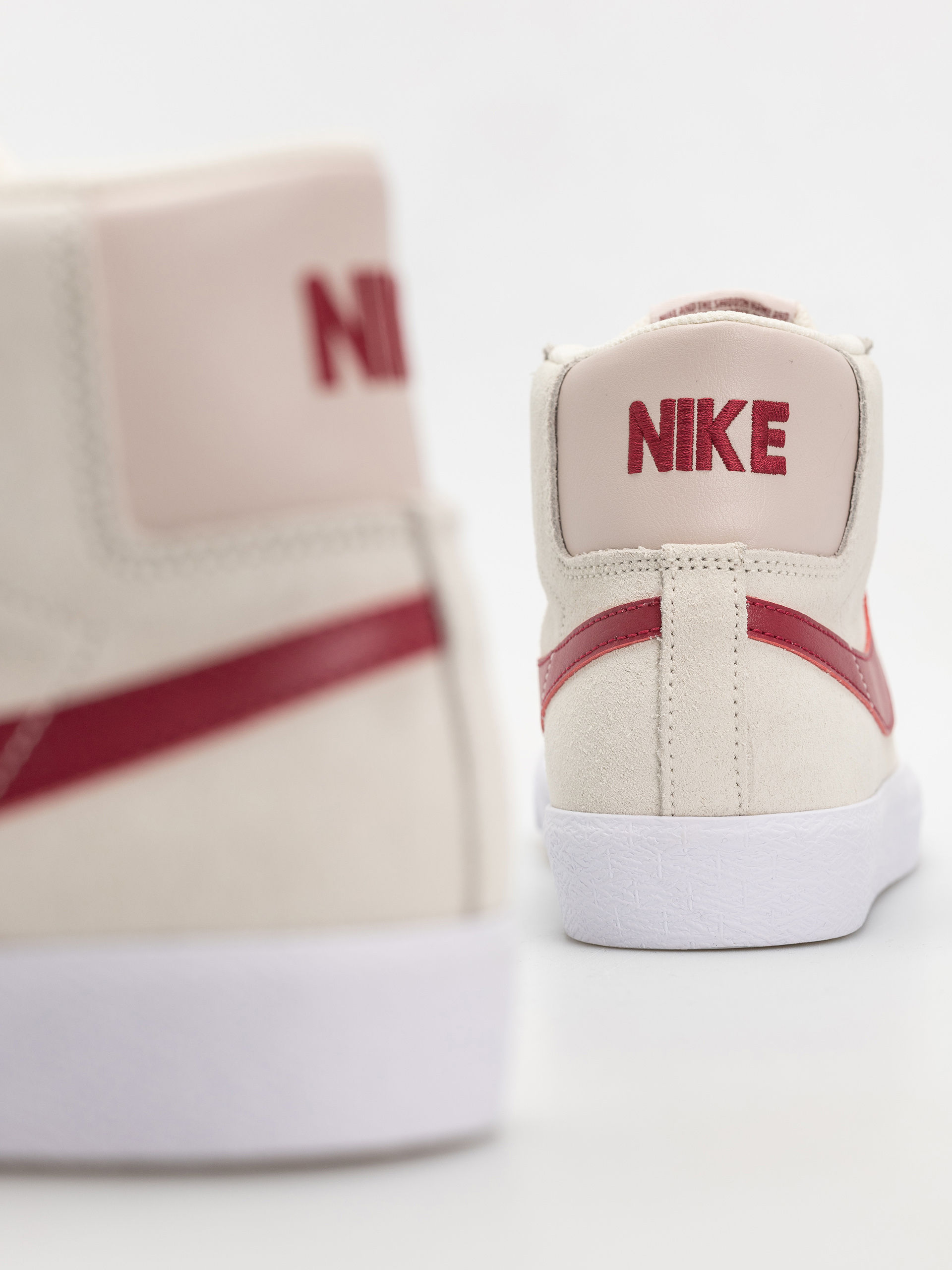 Pantofi Nike SB Zoom Blazer Mid (pale ivory/noble red silt red white)