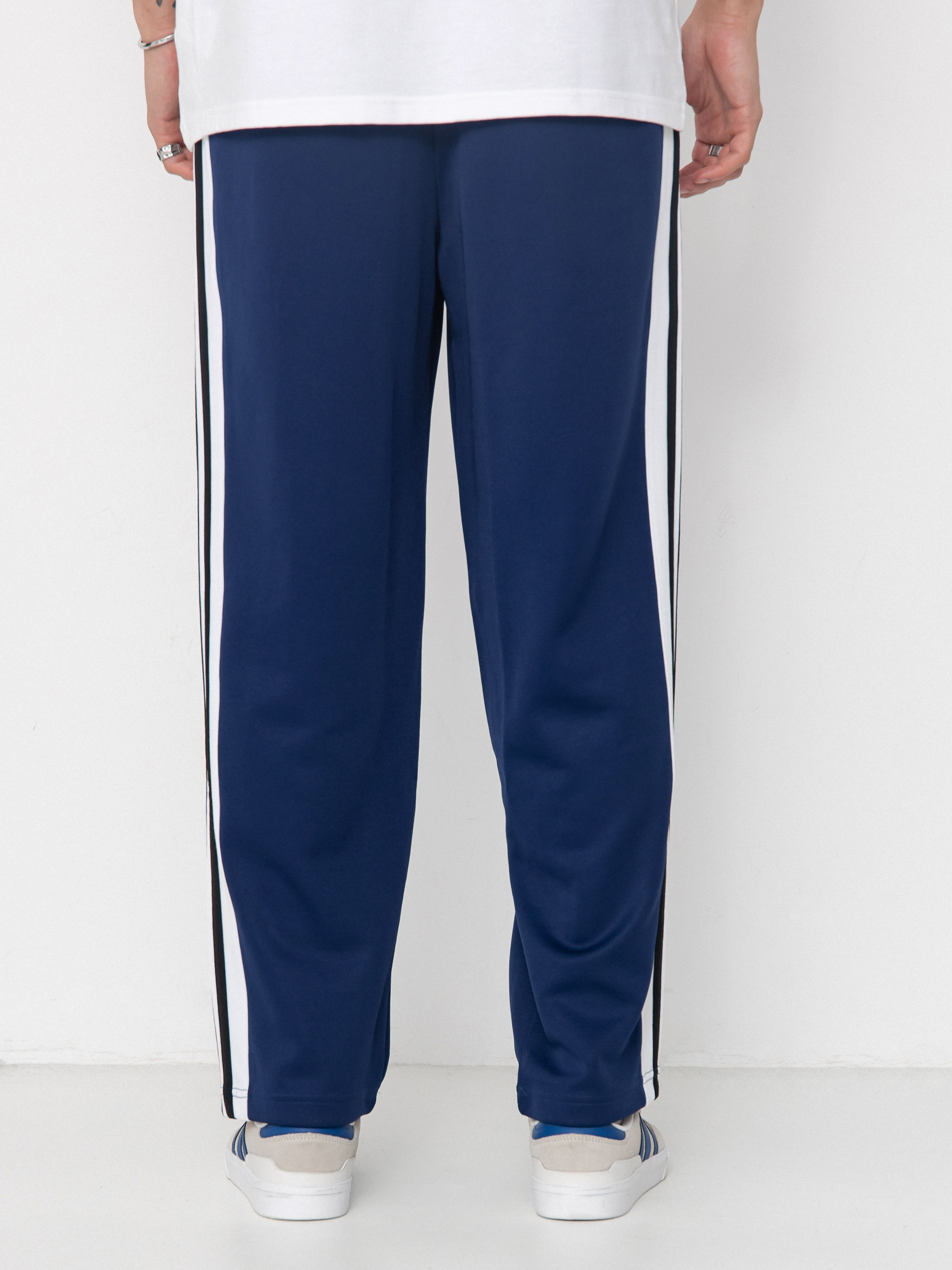 Pantaloni adidas Tyshawn - albastru marin (dkblue/white/black)