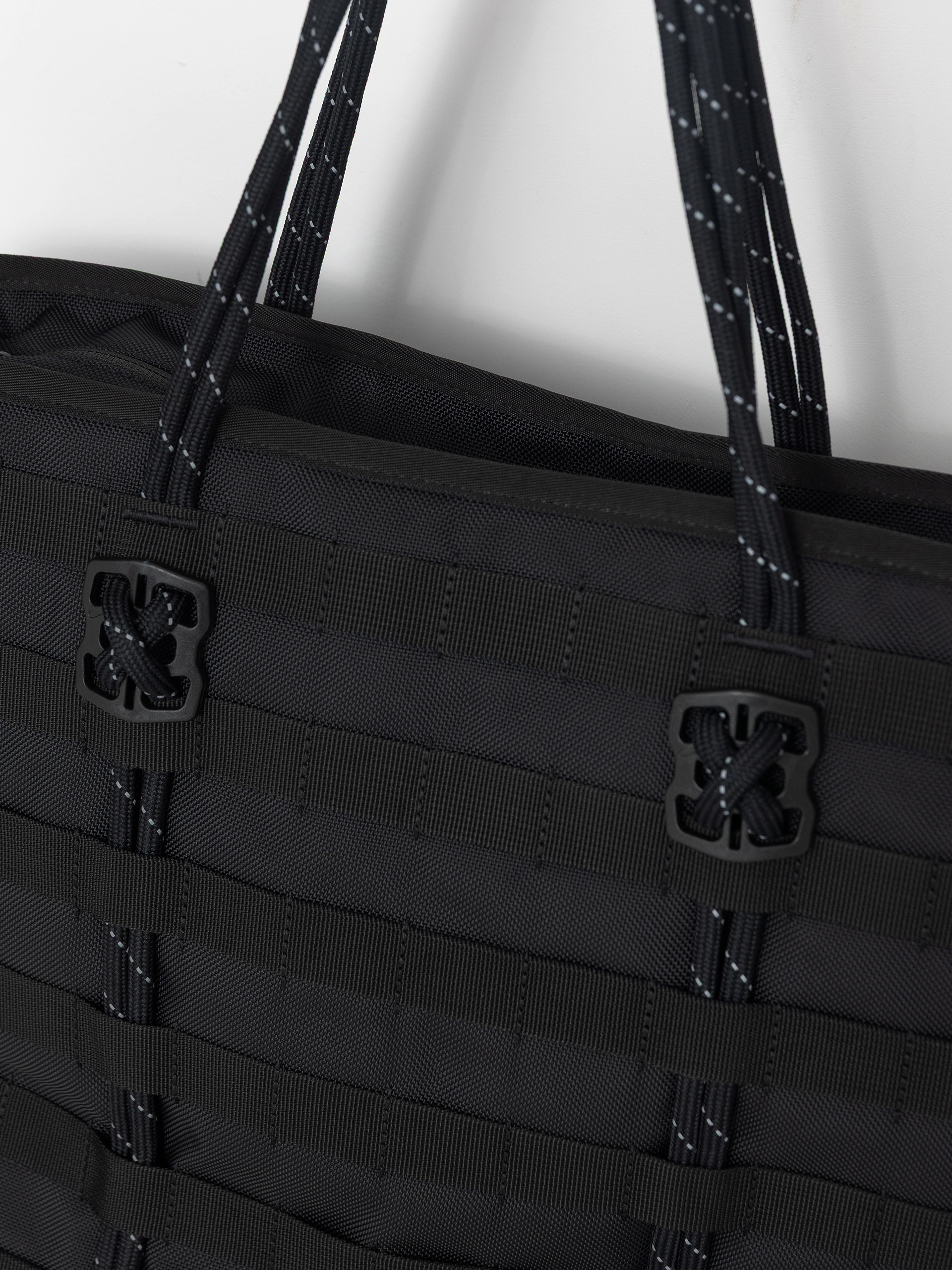 Geantă Nike SB Sportswear (black/black/white)