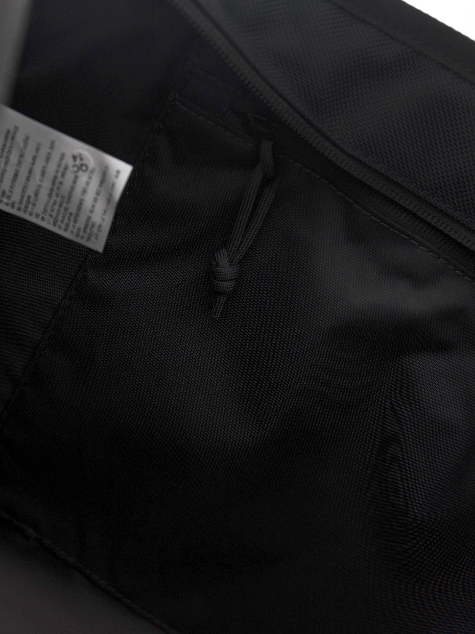 Geantă Nike SB Sportswear (black/black/white)