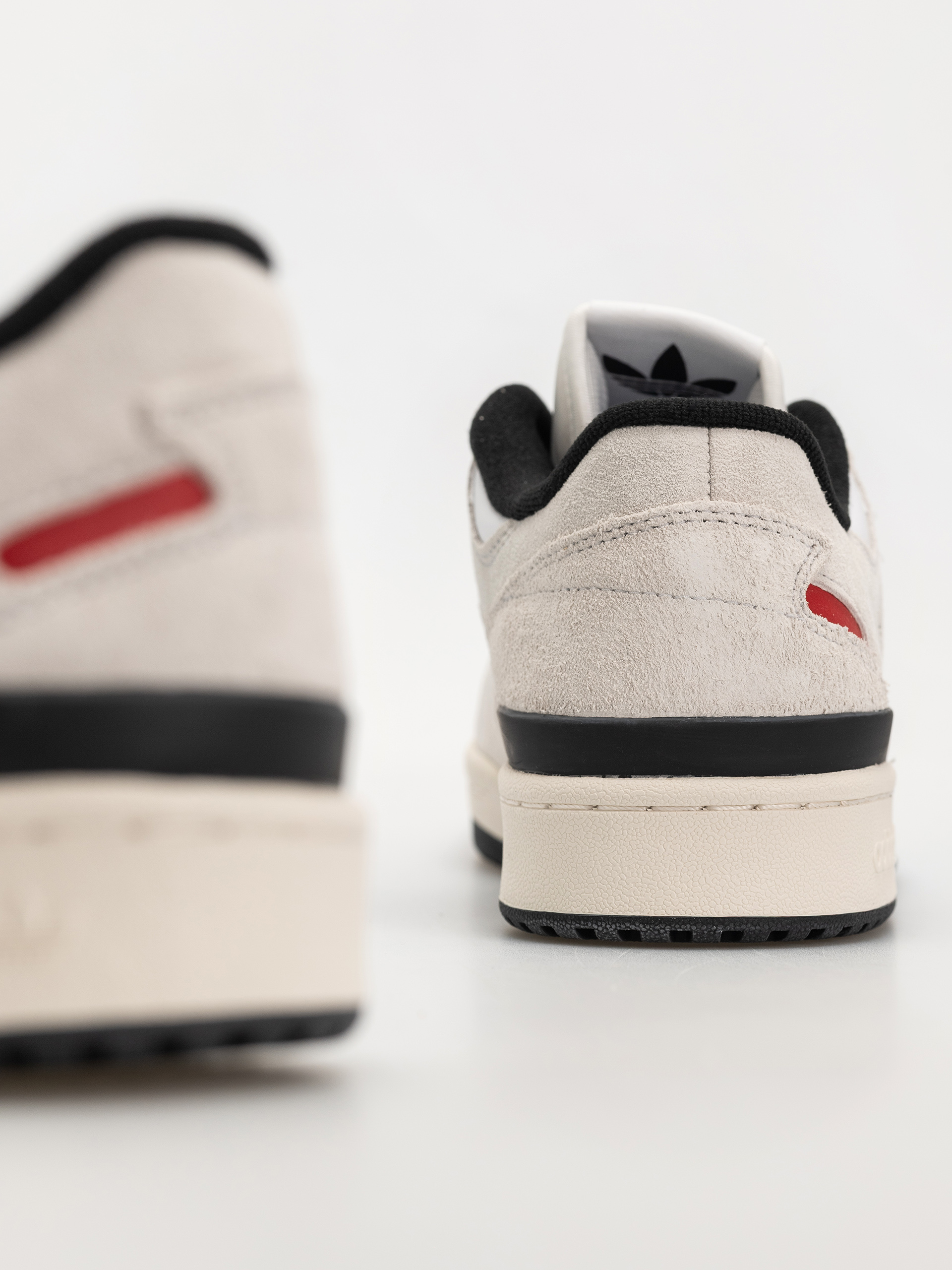 Pantofi adidas Forum 84 Low Adv (crywht/cblack/betsca)