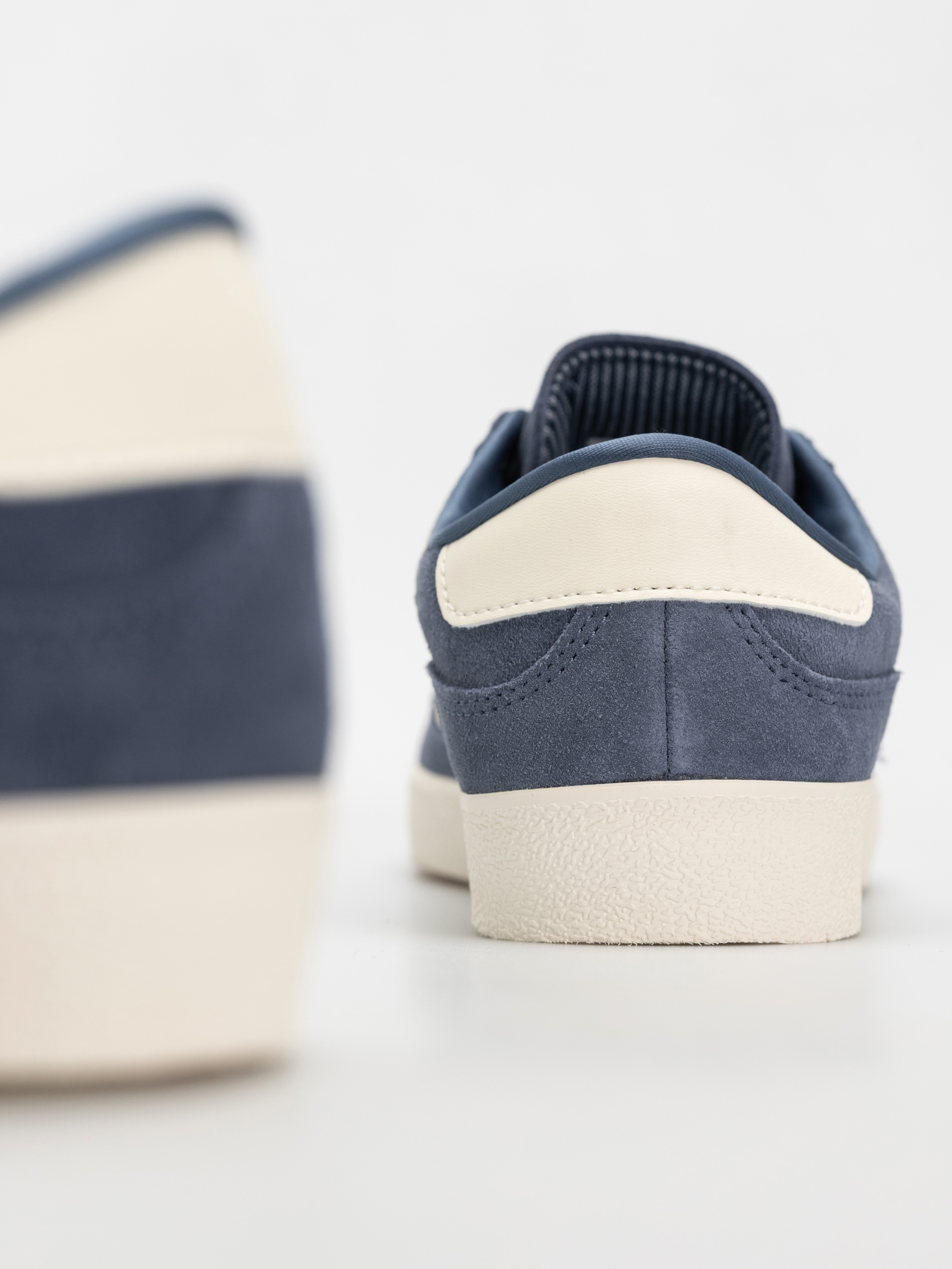 Pantofi adidas Puig Indoor (prloin/owhite/blubir)