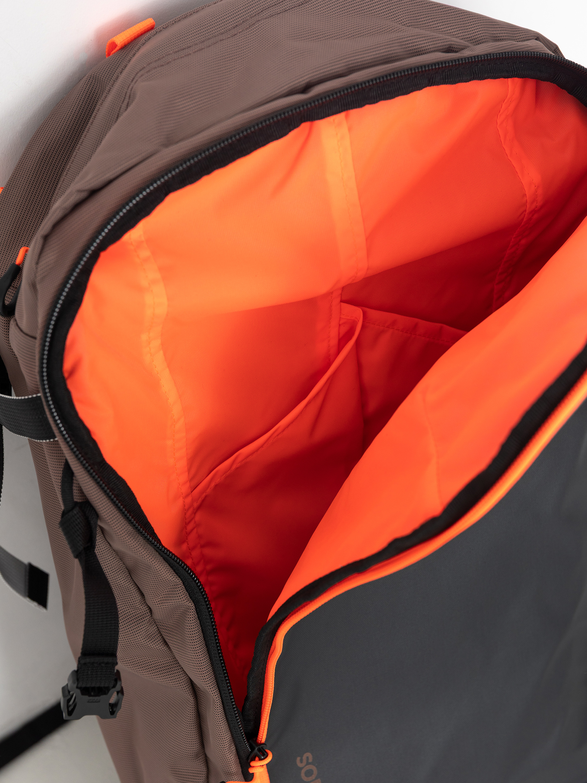 Rucsac Osprey Sopris 25 (magma brown/raven black)