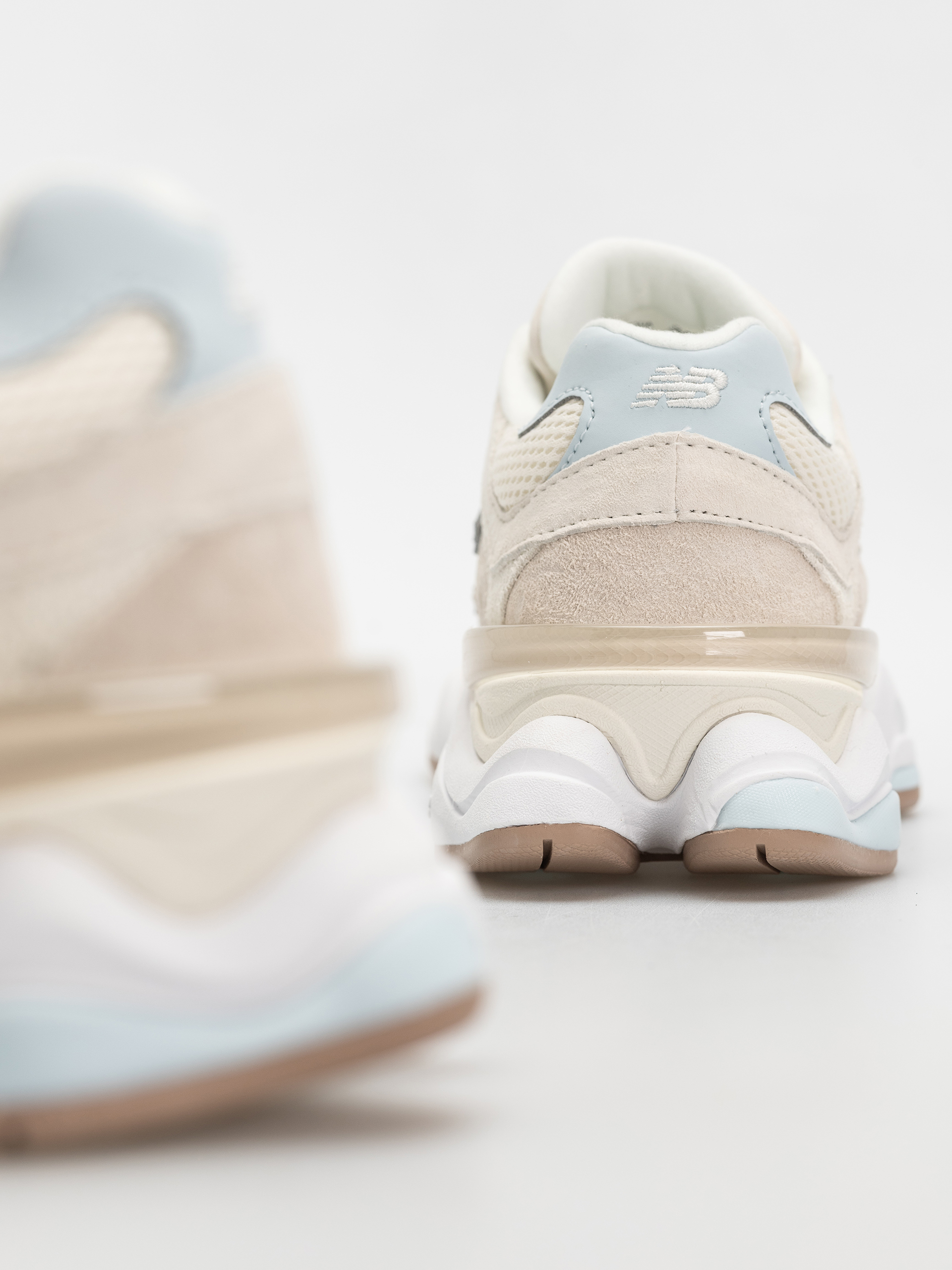 Pantofi New Balance 9060 (bisque)