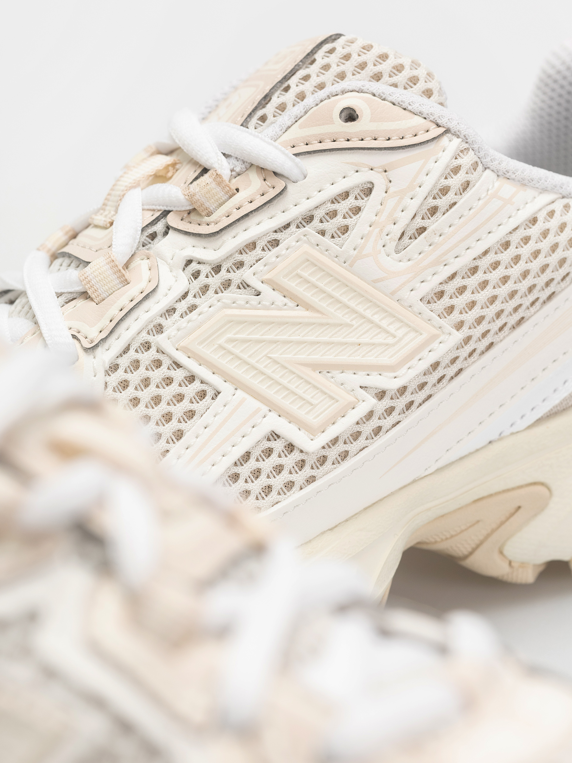 Pantofi New Balance 740 JR (sea salt)