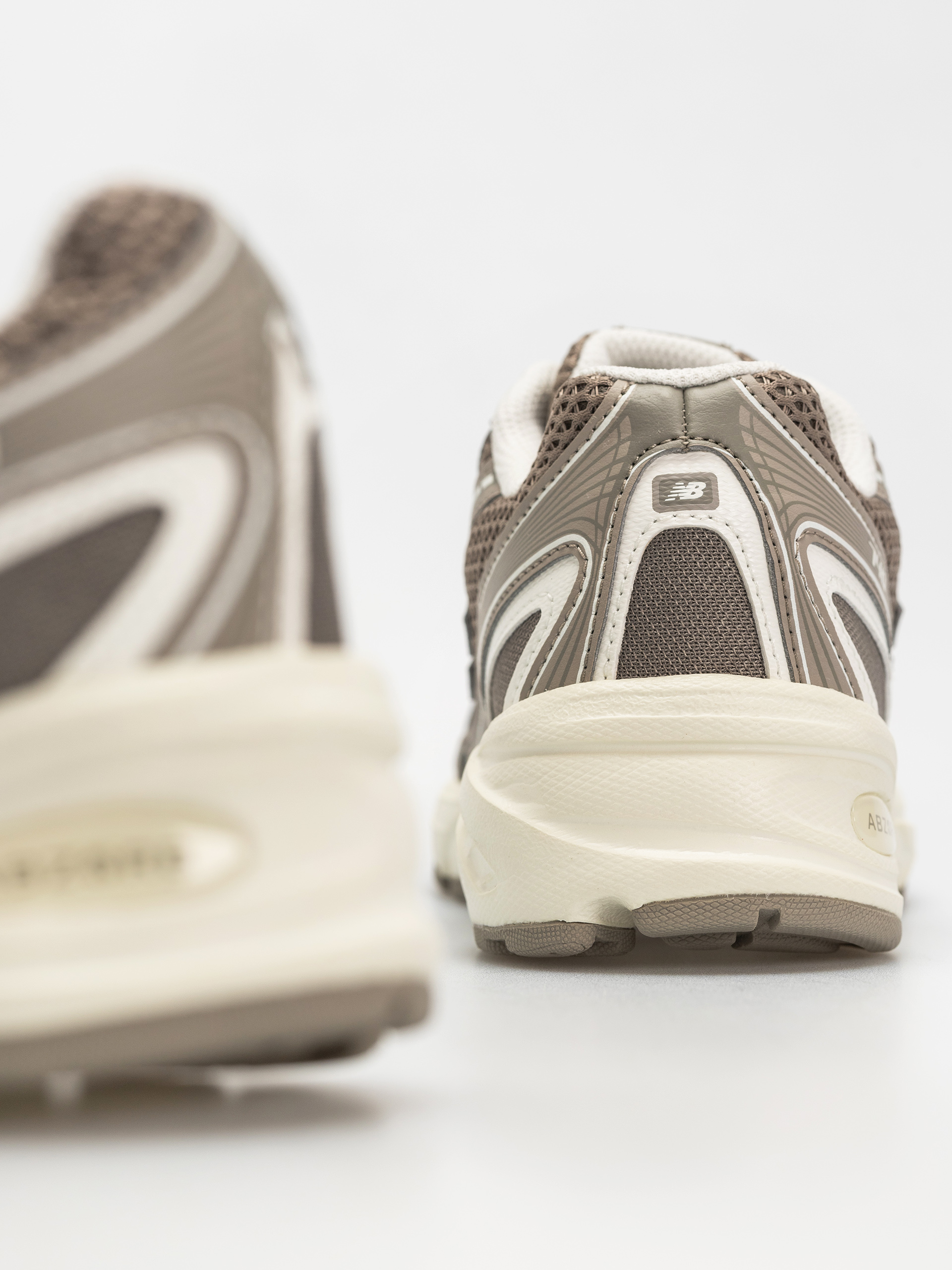 Pantofi New Balance 740 JR (arid stone)