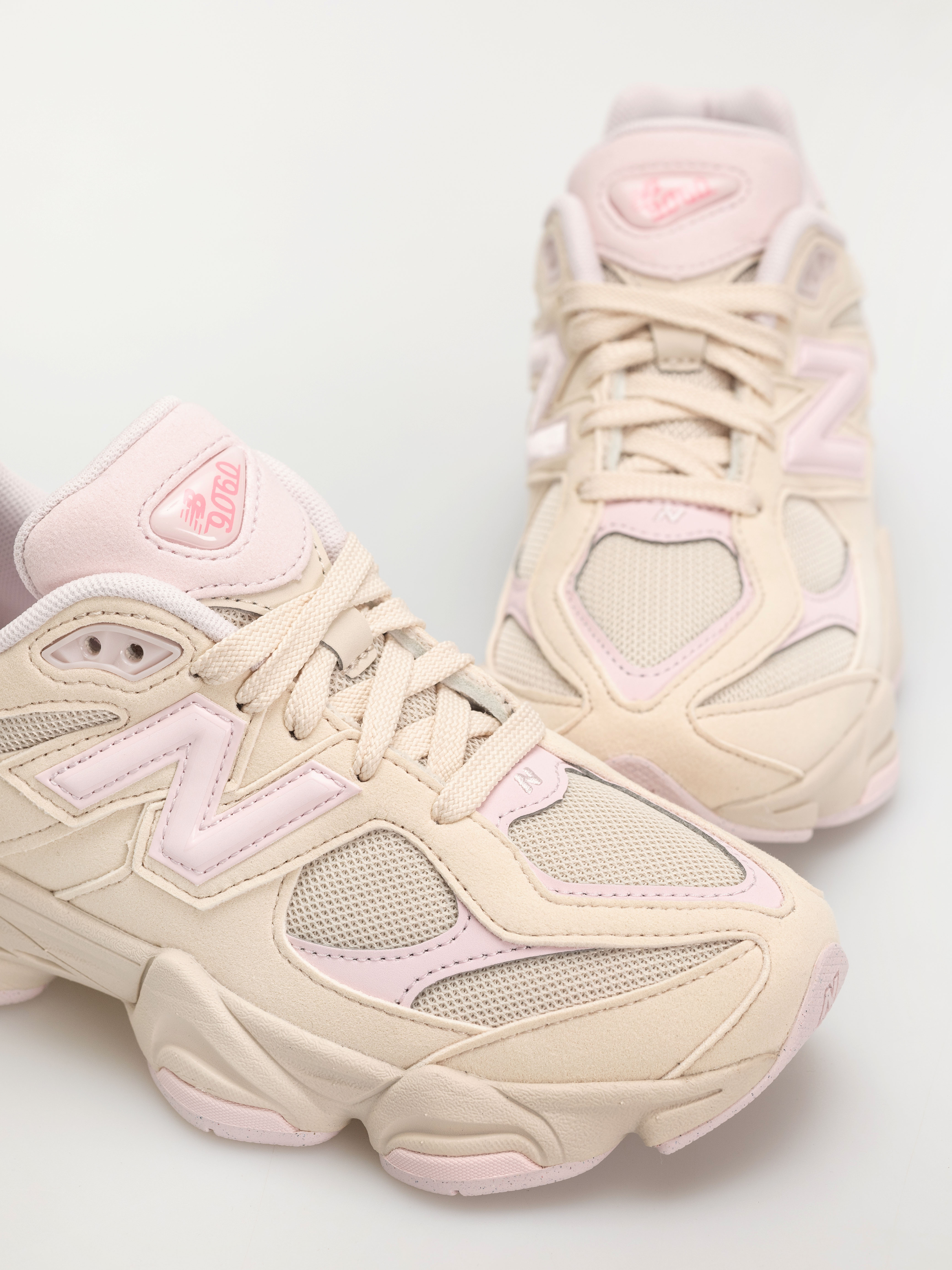 Pantofi New Balance 9060 JR (bisque)