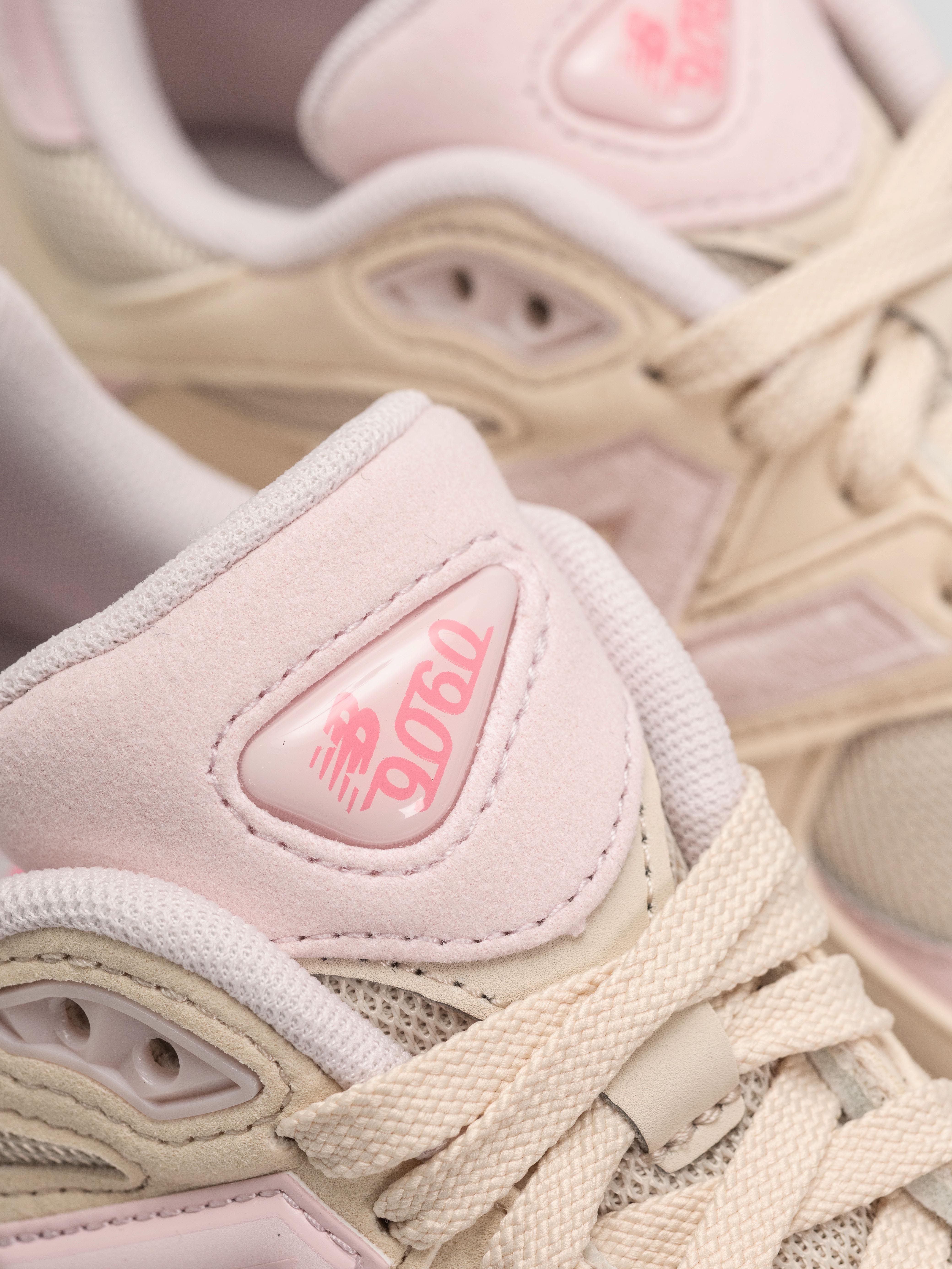 Pantofi New Balance 9060 JR (bisque)