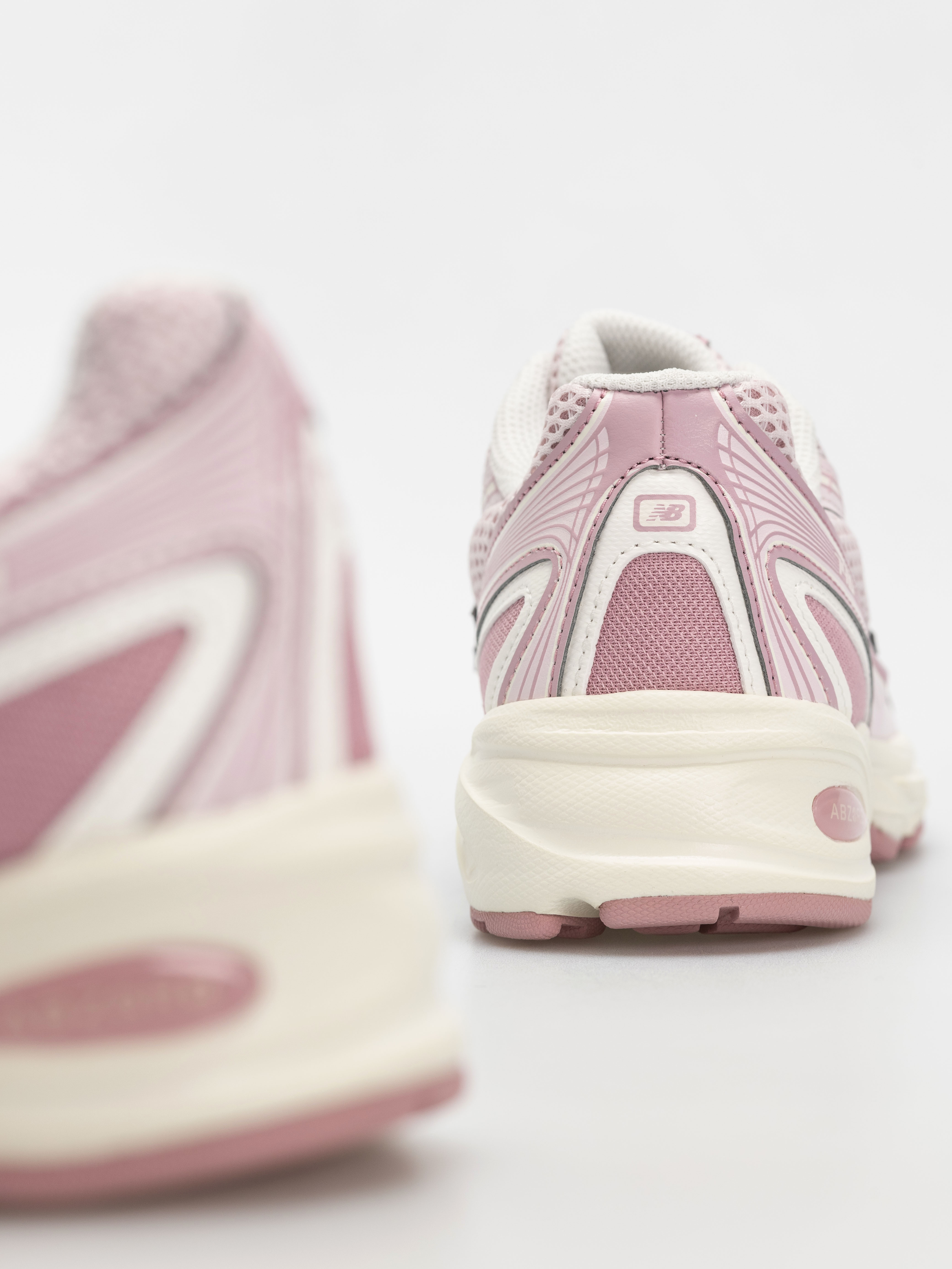 Pantofi New Balance 740 (pink granite)