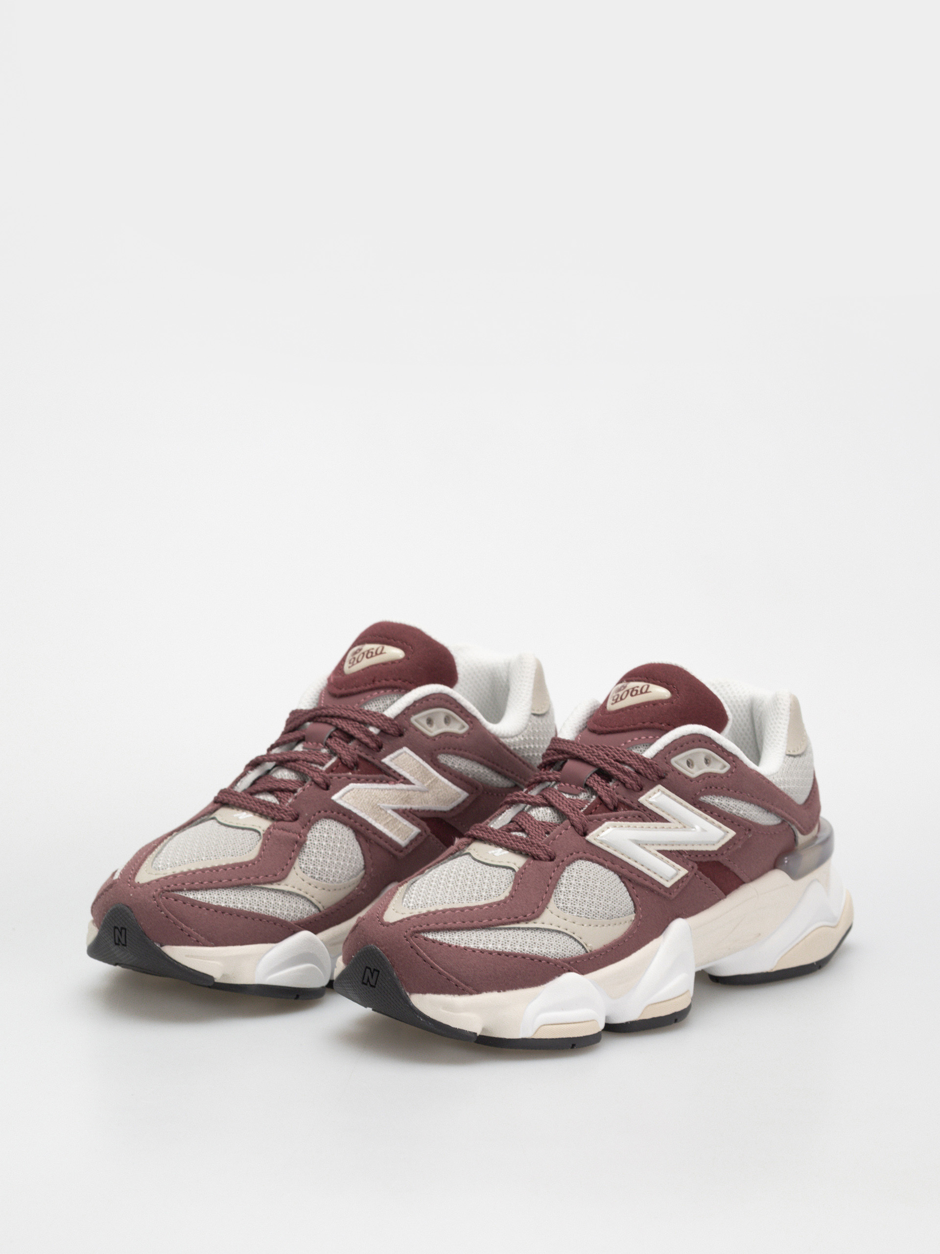 Pantofi New Balance 9060 JR (washed burgundy)