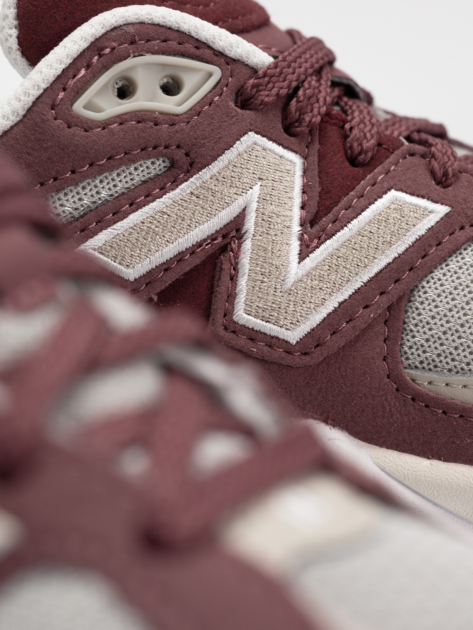 Pantofi New Balance 9060 JR (washed burgundy)