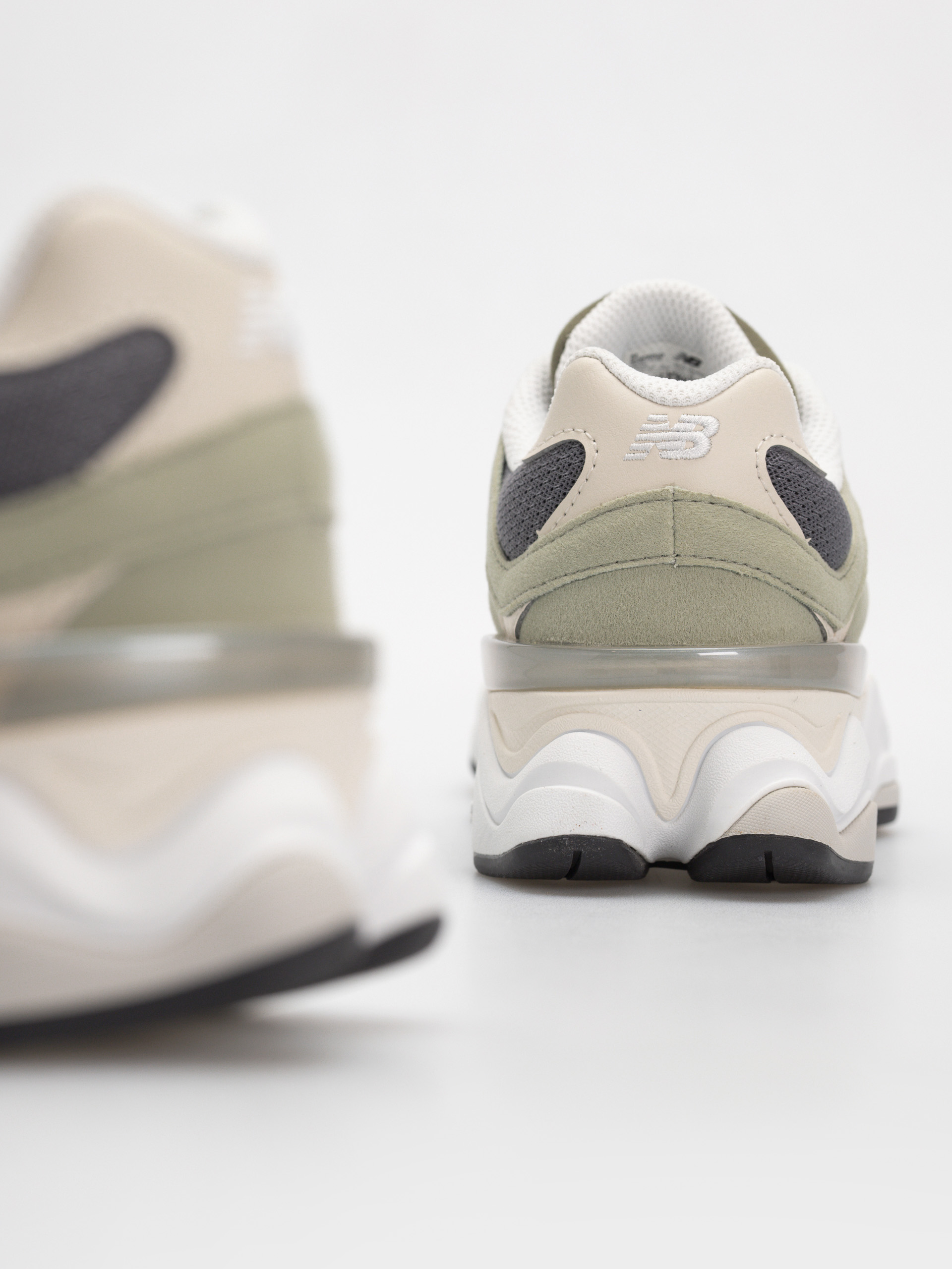 Pantofi New Balance 9060 JR (garter snake)