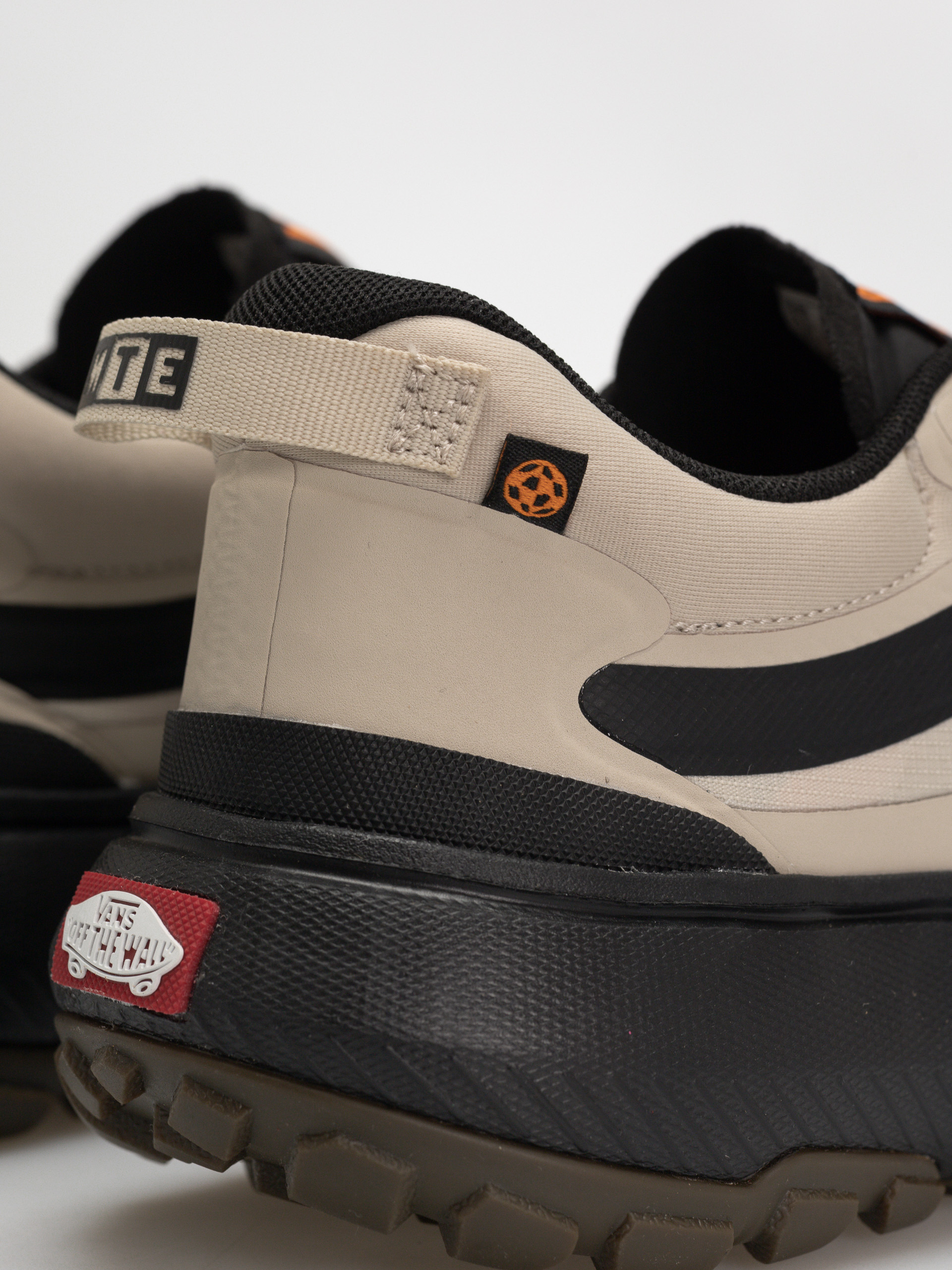 Pantofi Vans Mte Crosspath (light brown)