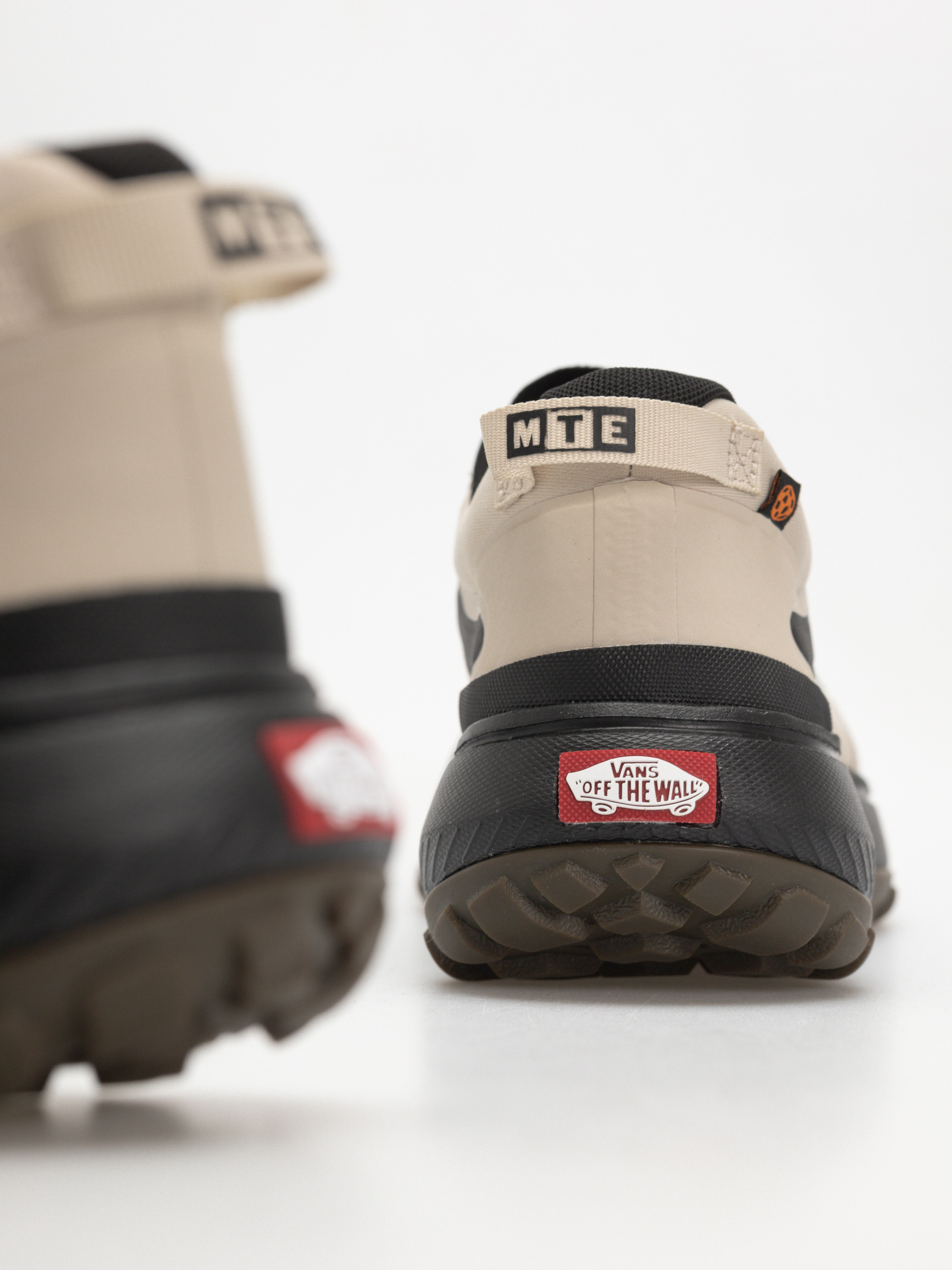 Pantofi Vans Mte Crosspath (light brown)