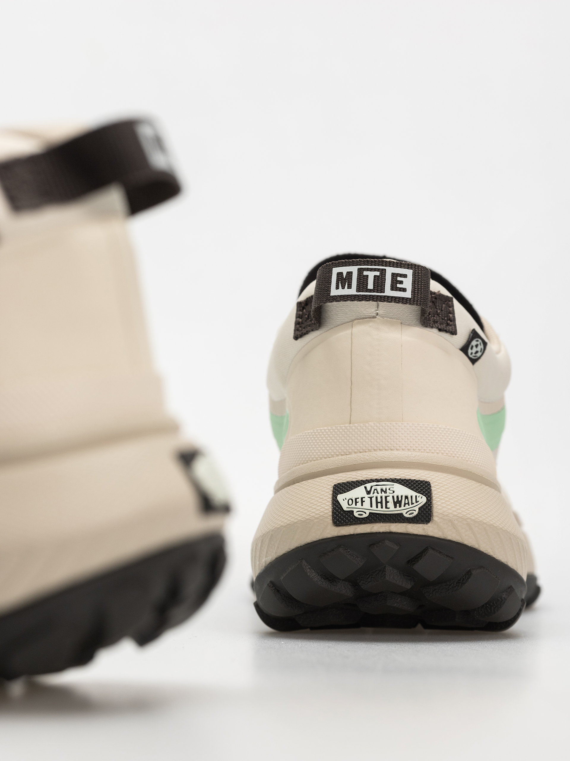 Pantofi Vans Mte Crosspath (white/multi)