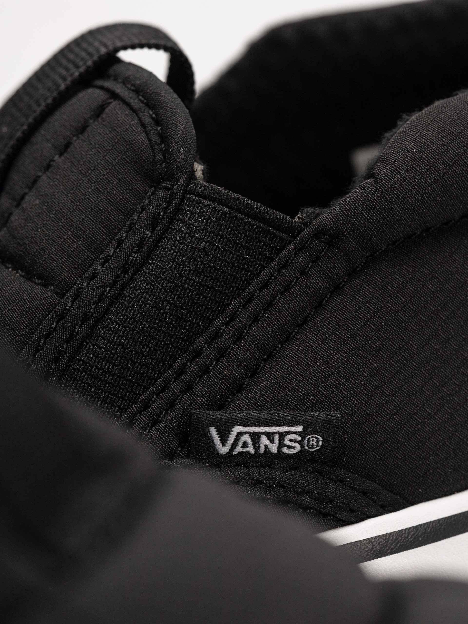 Pantofi Vans Mte Snow Lodge Slipper Mid (quilted black)