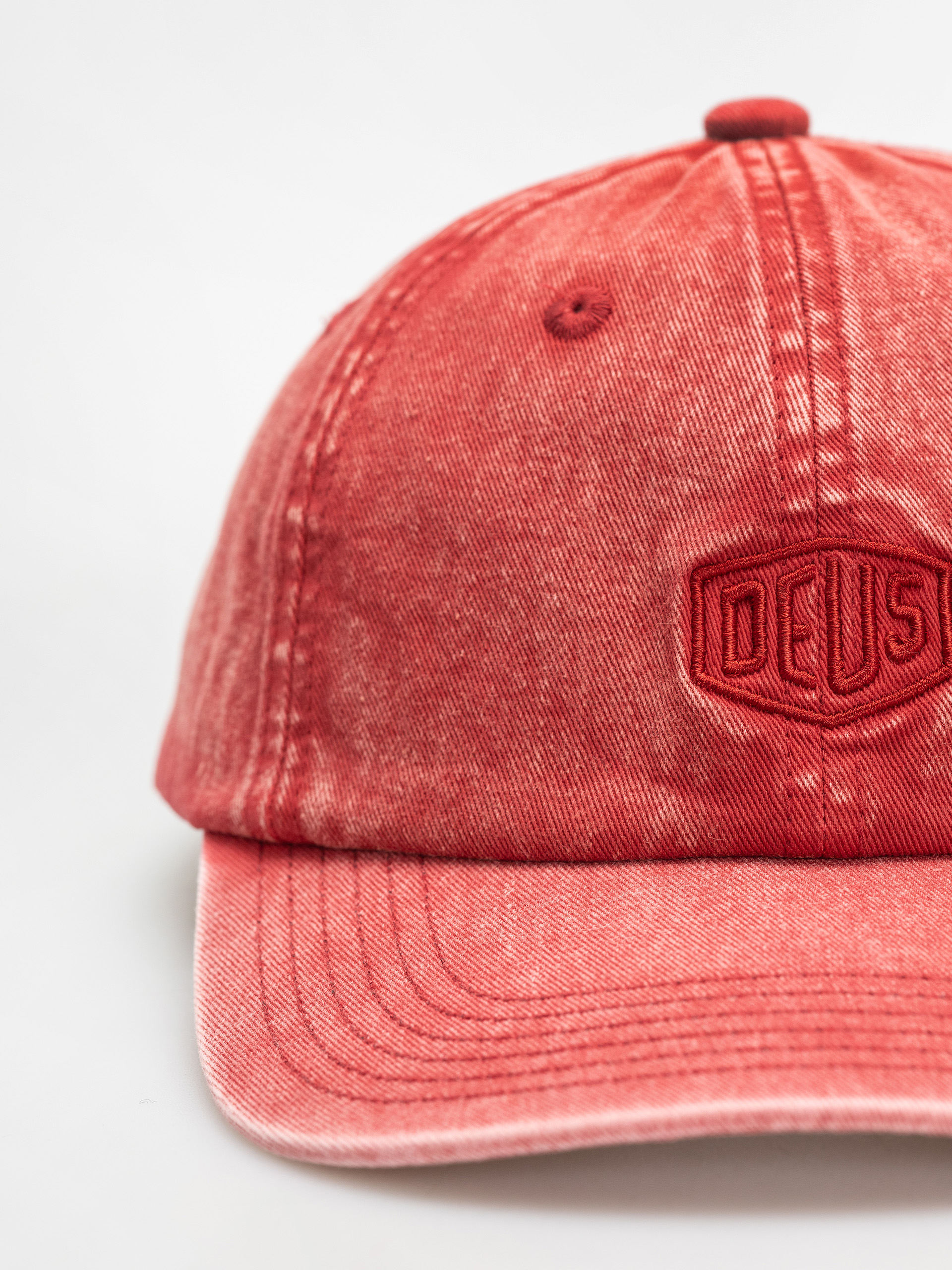 Șapcă Deus Ex Machina Shield Garment Dyed Dad Cap (lava falls red)
