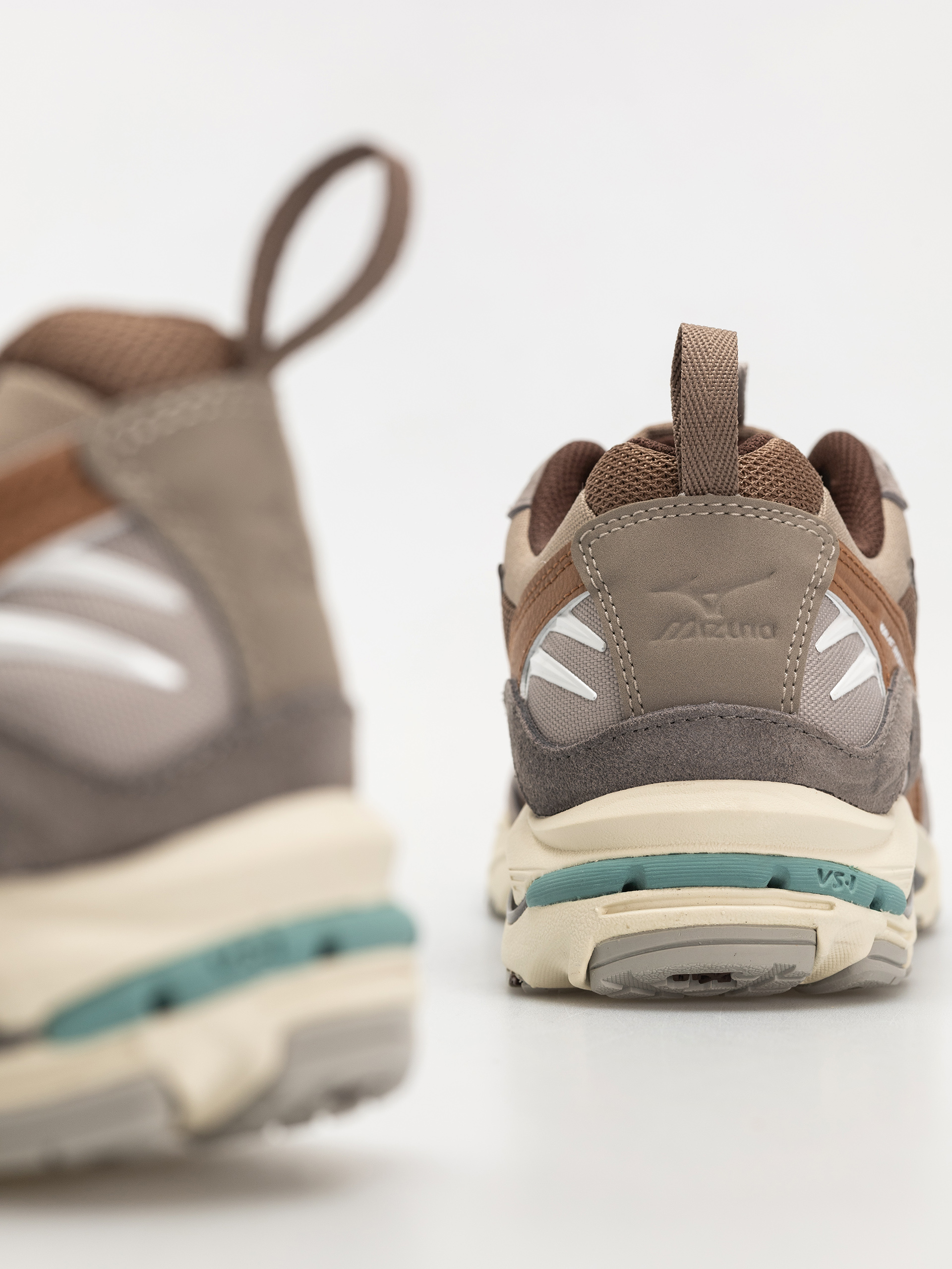 Pantofi Mizuno Wave Rider 10 (fossil/white/thrush)