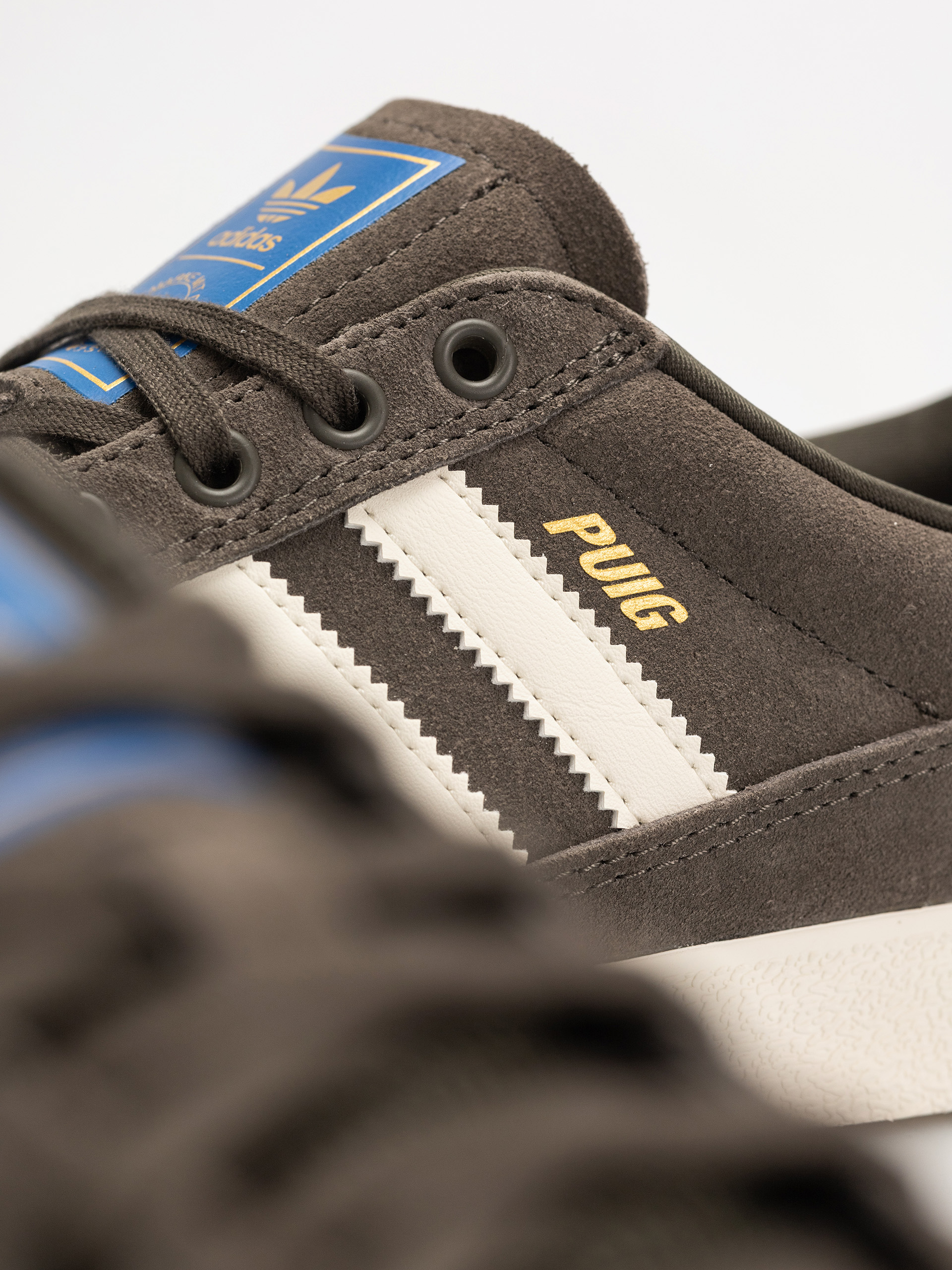 Pantofi adidas Puig Indoor (shaoli/owhite/blubir)