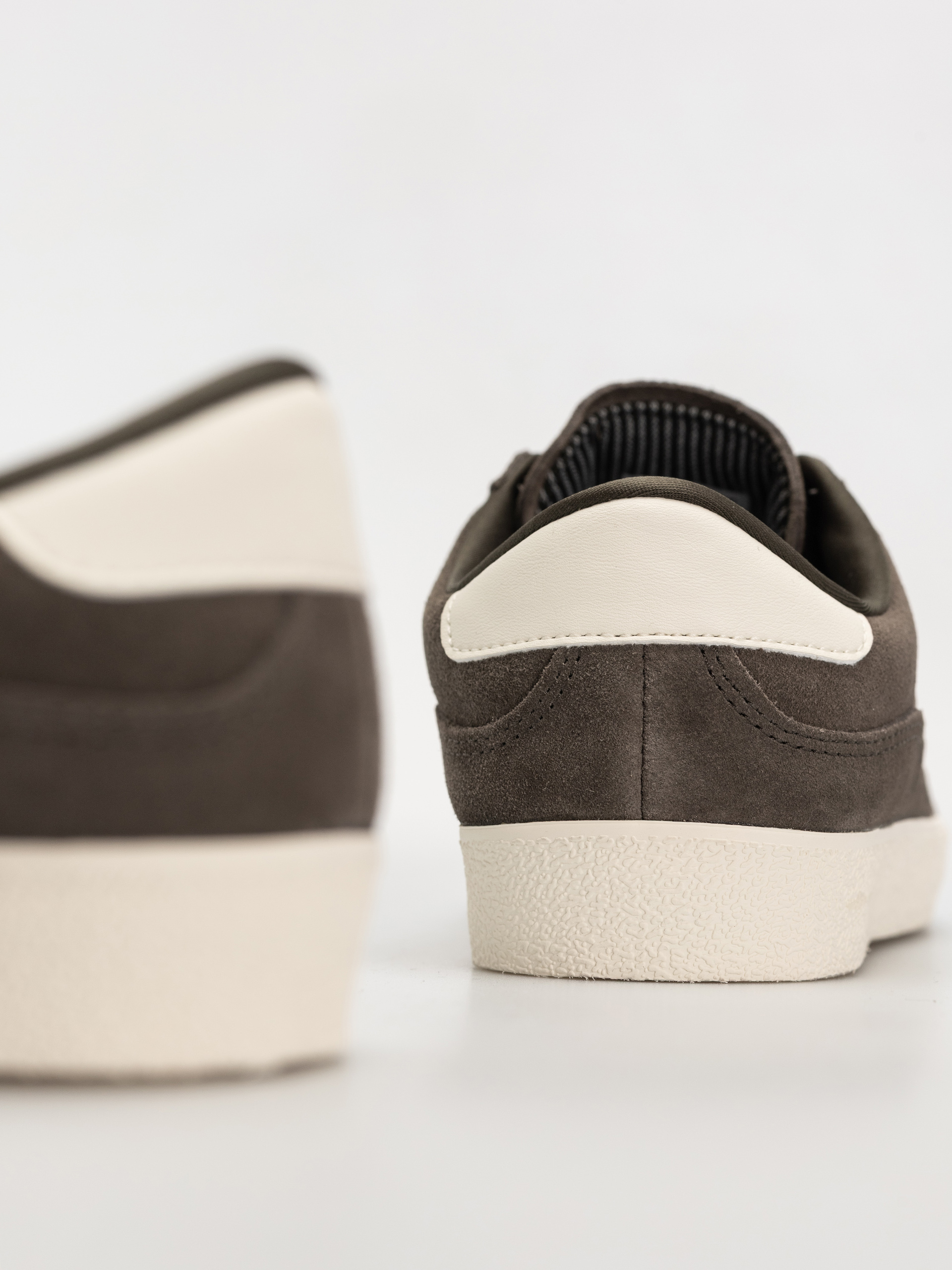 Pantofi adidas Puig Indoor (shaoli/owhite/blubir)