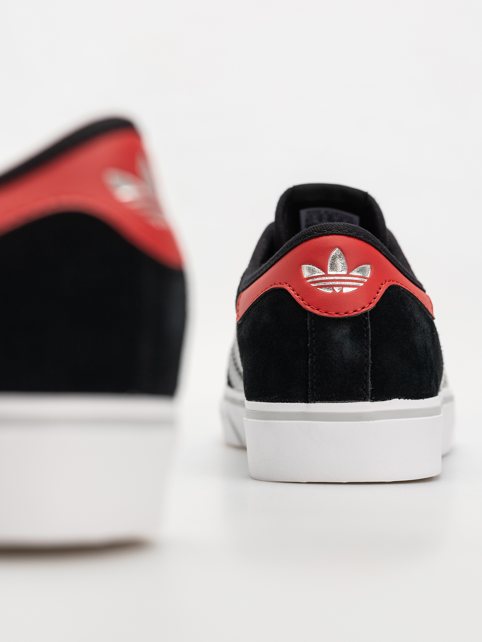 Pantofi adidas Adi Ease (cblack/silvmt/betsca)