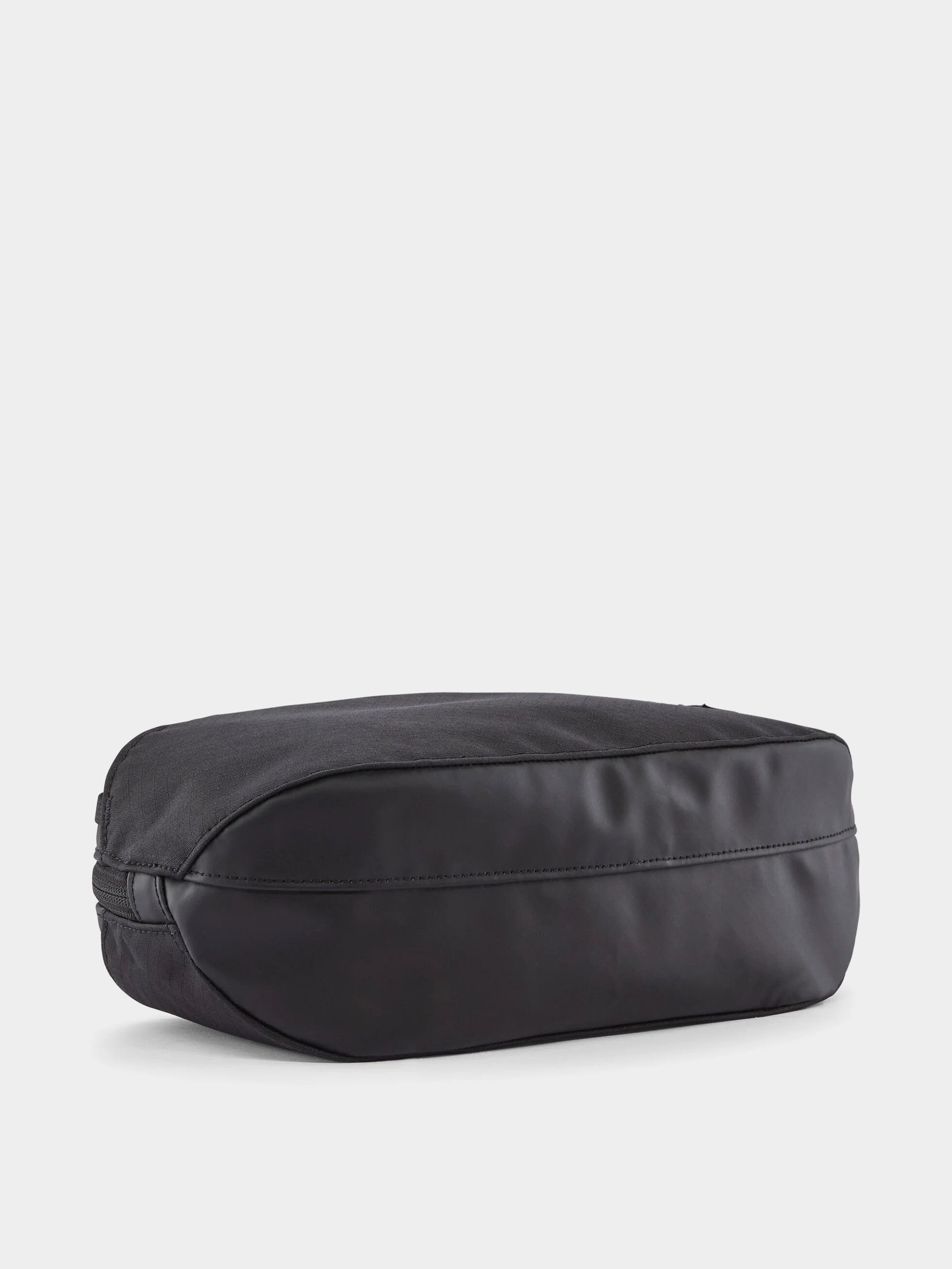 Geantă cosmetică Patagonia Black Hole Cube 3L (black w/black)
