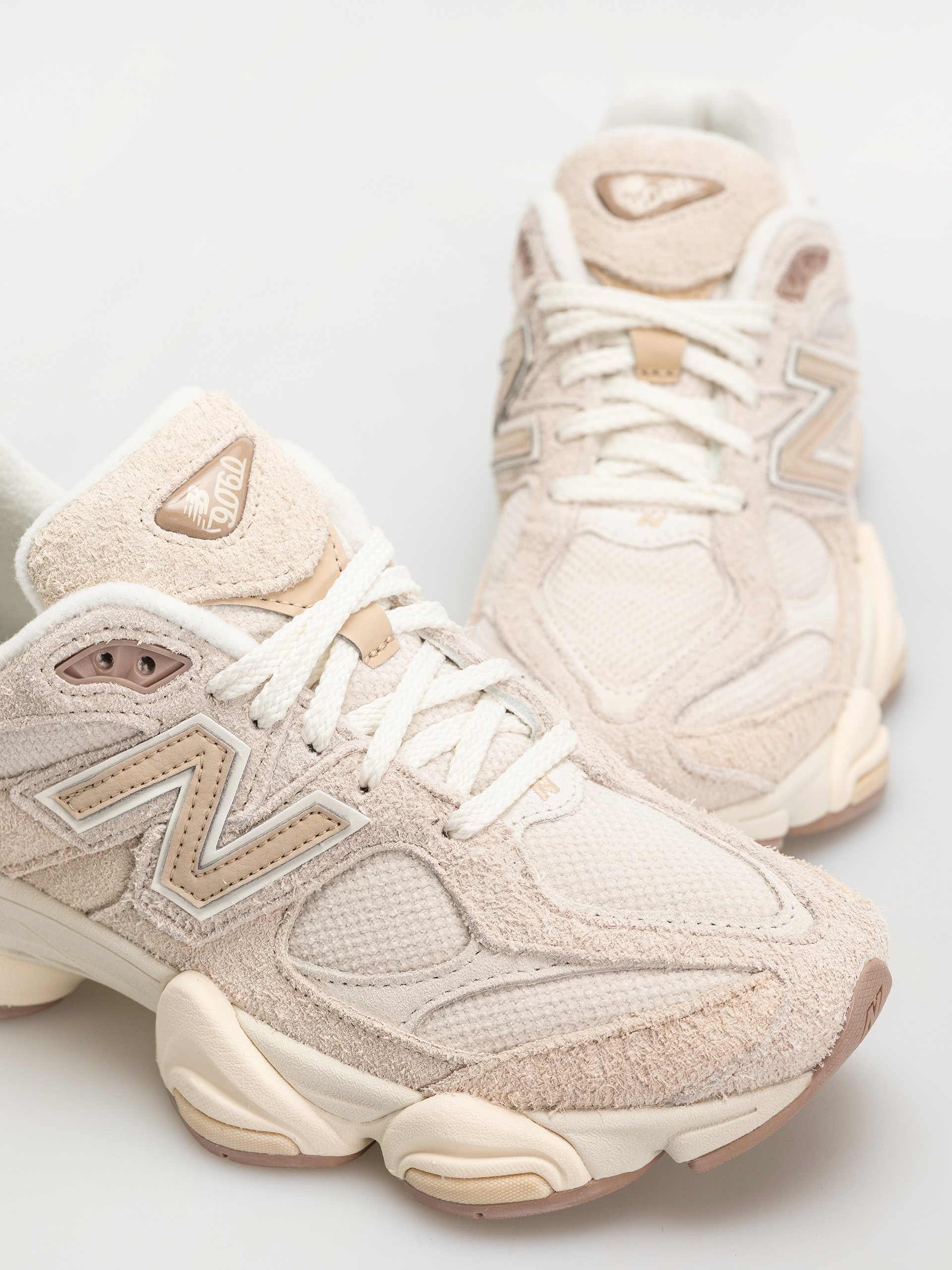 Pantofi New Balance 9060 - bej (bisque)