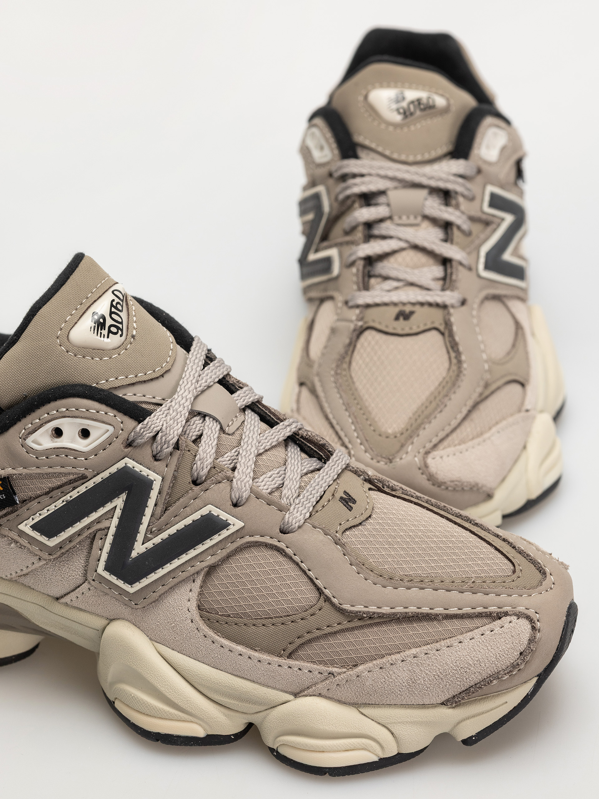 Pantofi New Balance 9060 (arid stone)