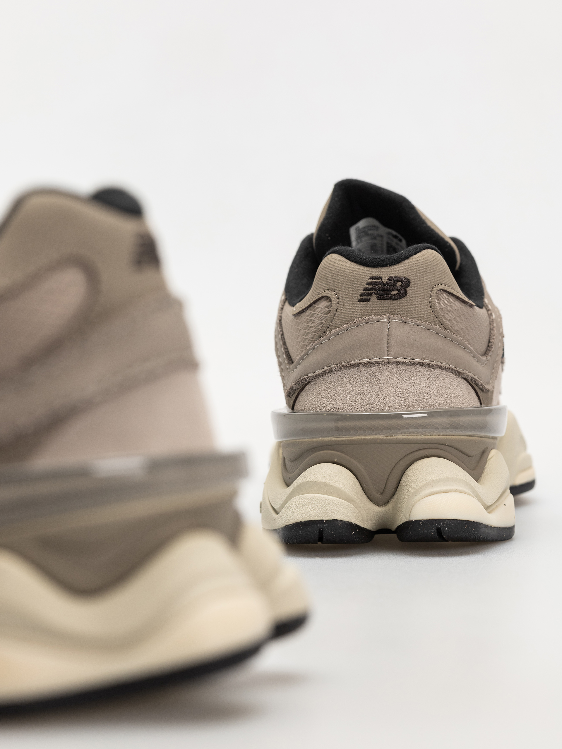 Pantofi New Balance 9060 (arid stone)