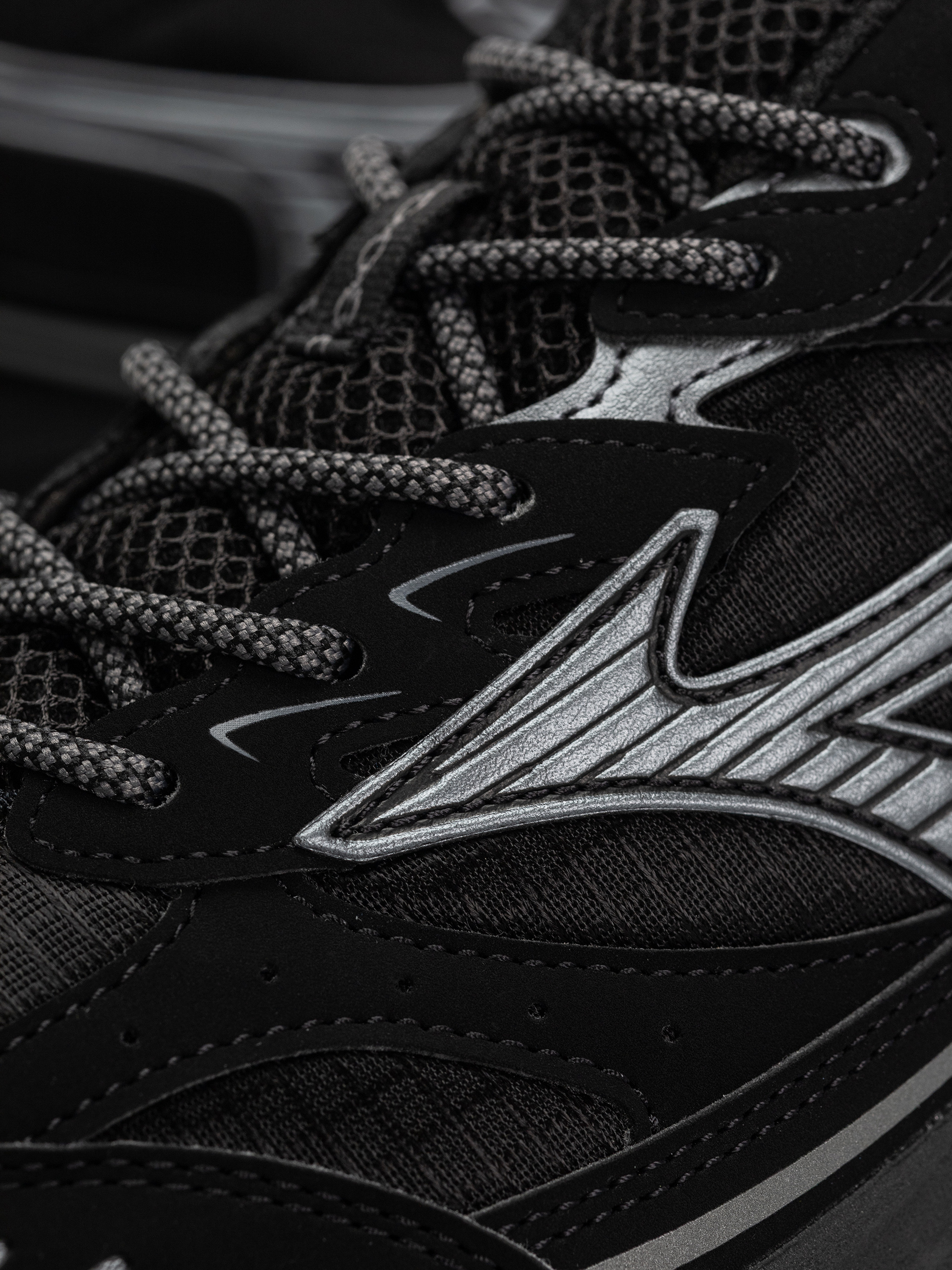 Pantofi Mizuno MXR Tech (black/metallic gray)