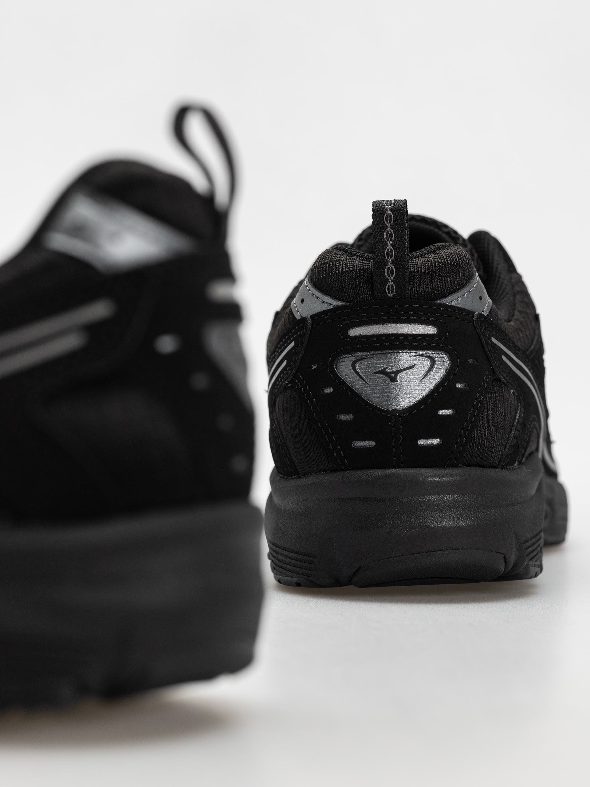 Pantofi Mizuno MXR Tech (black/metallic gray)