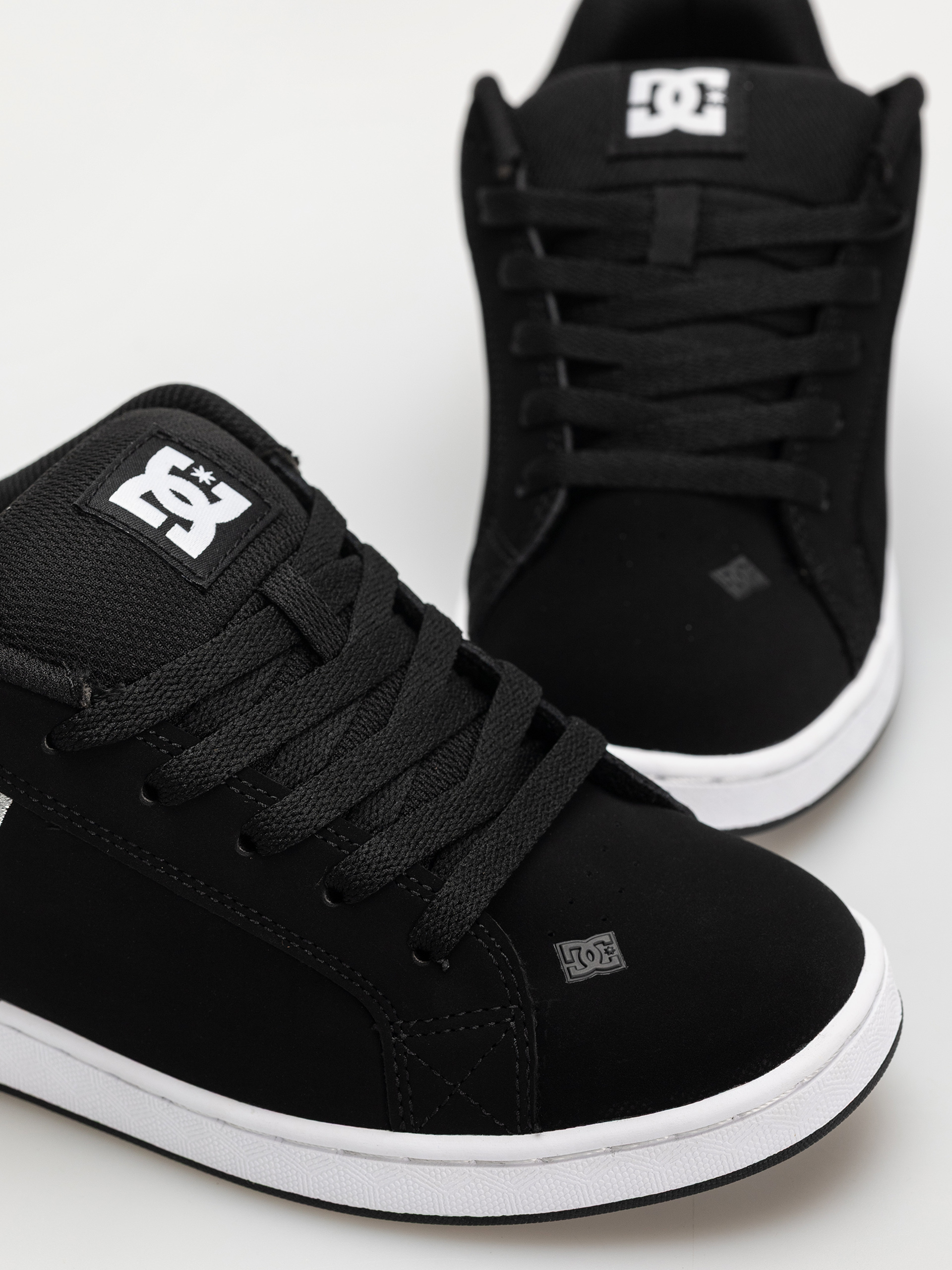 Pantofi DC Court Graffik Wmn (black/white stencil)