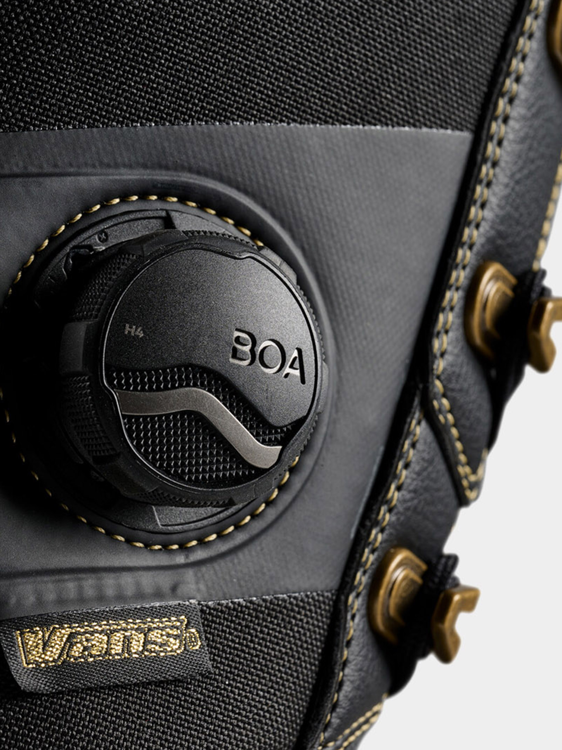 Pentru bărbați Încălțăminte pentru snowboard Vans Invado Pro (black/gold)