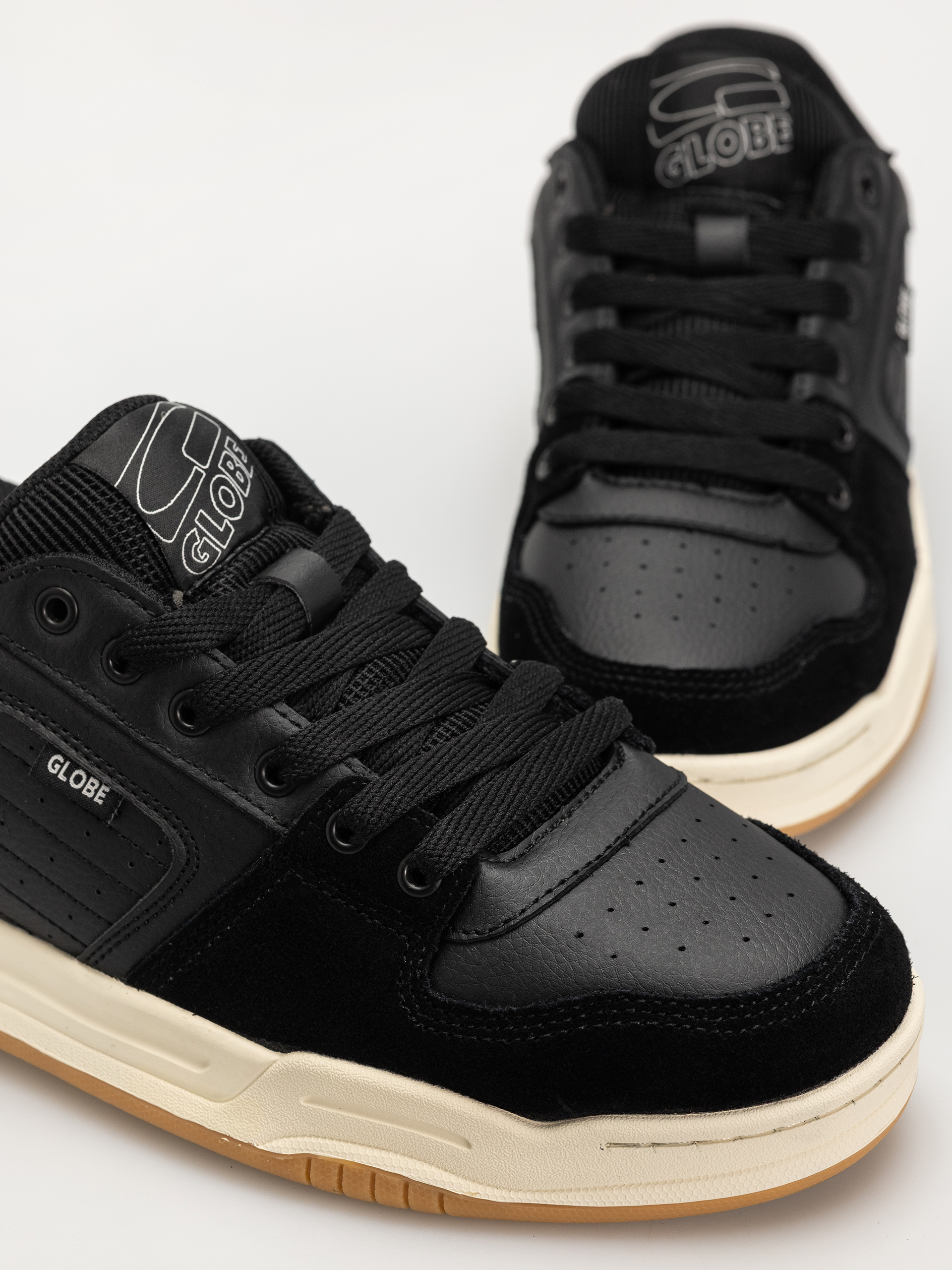 Pantofi Globe Mojo 2.0 (black/antique white)