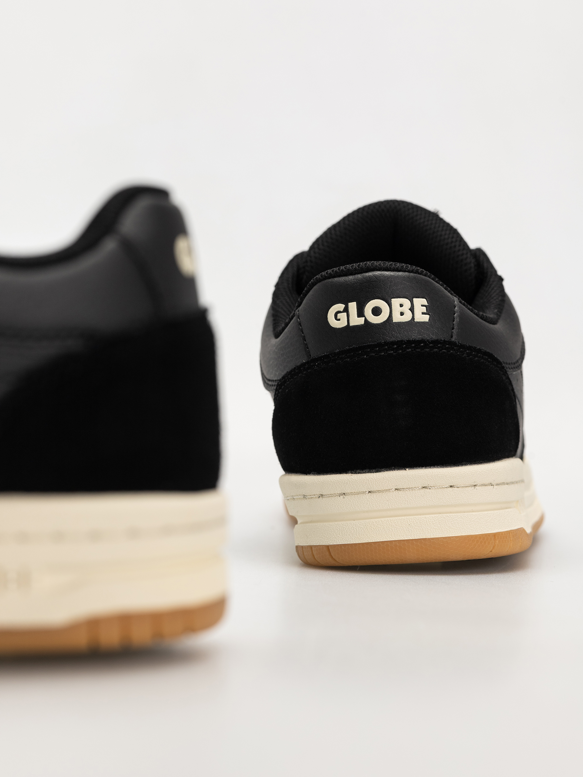 Pantofi Globe Mojo 2.0 (black/antique white)