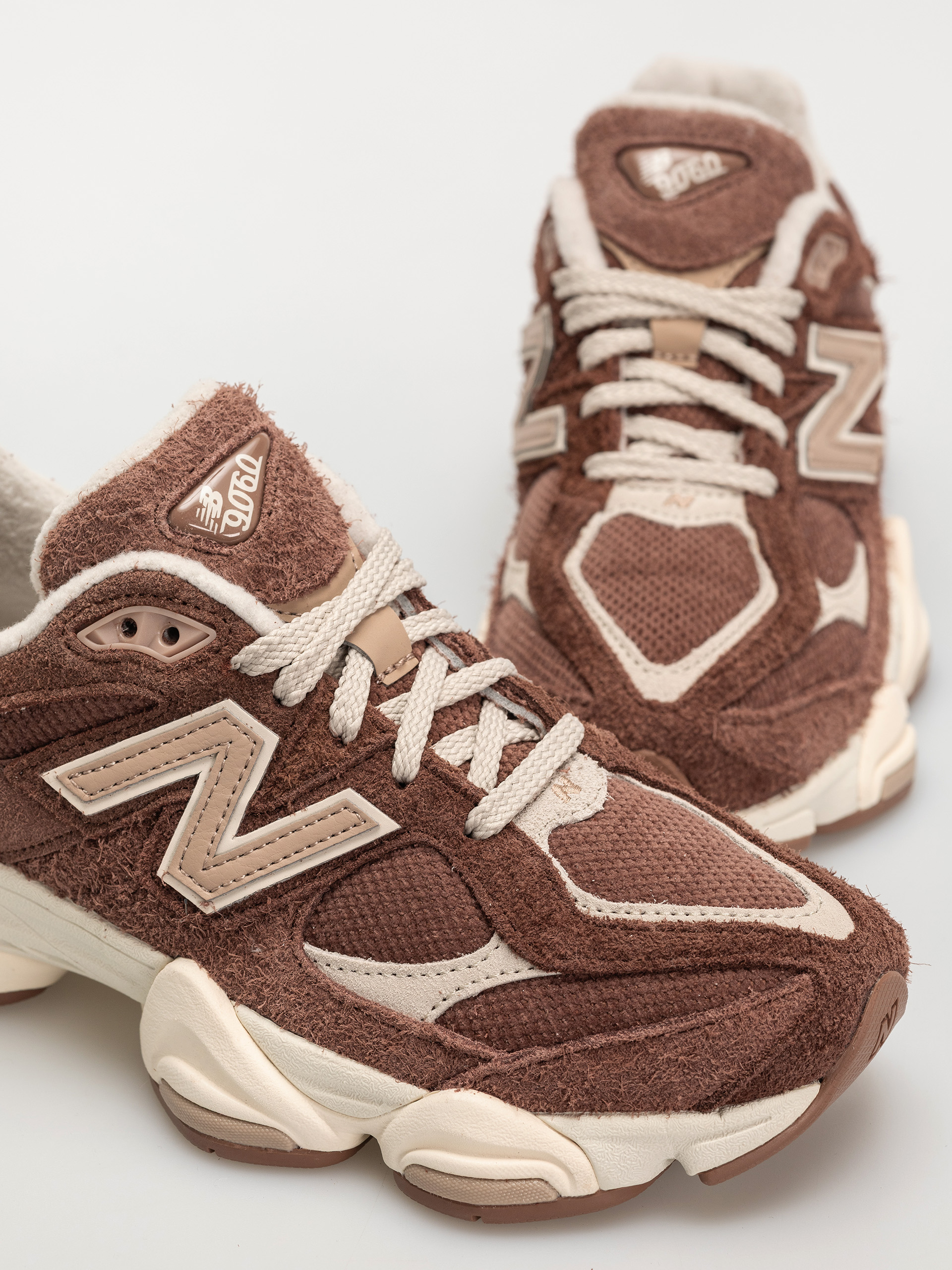 Pantofi New Balance 9060 - maro (rich oak)